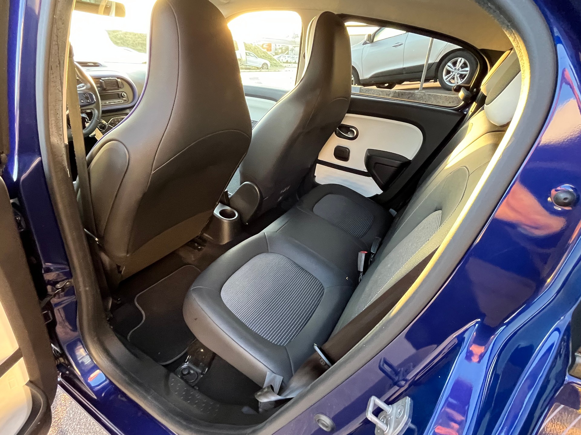 RENAULT Twingo 0.9 Iconic EDC+++FALTDACH+++TOP AUSGESTATTET+++-image-14