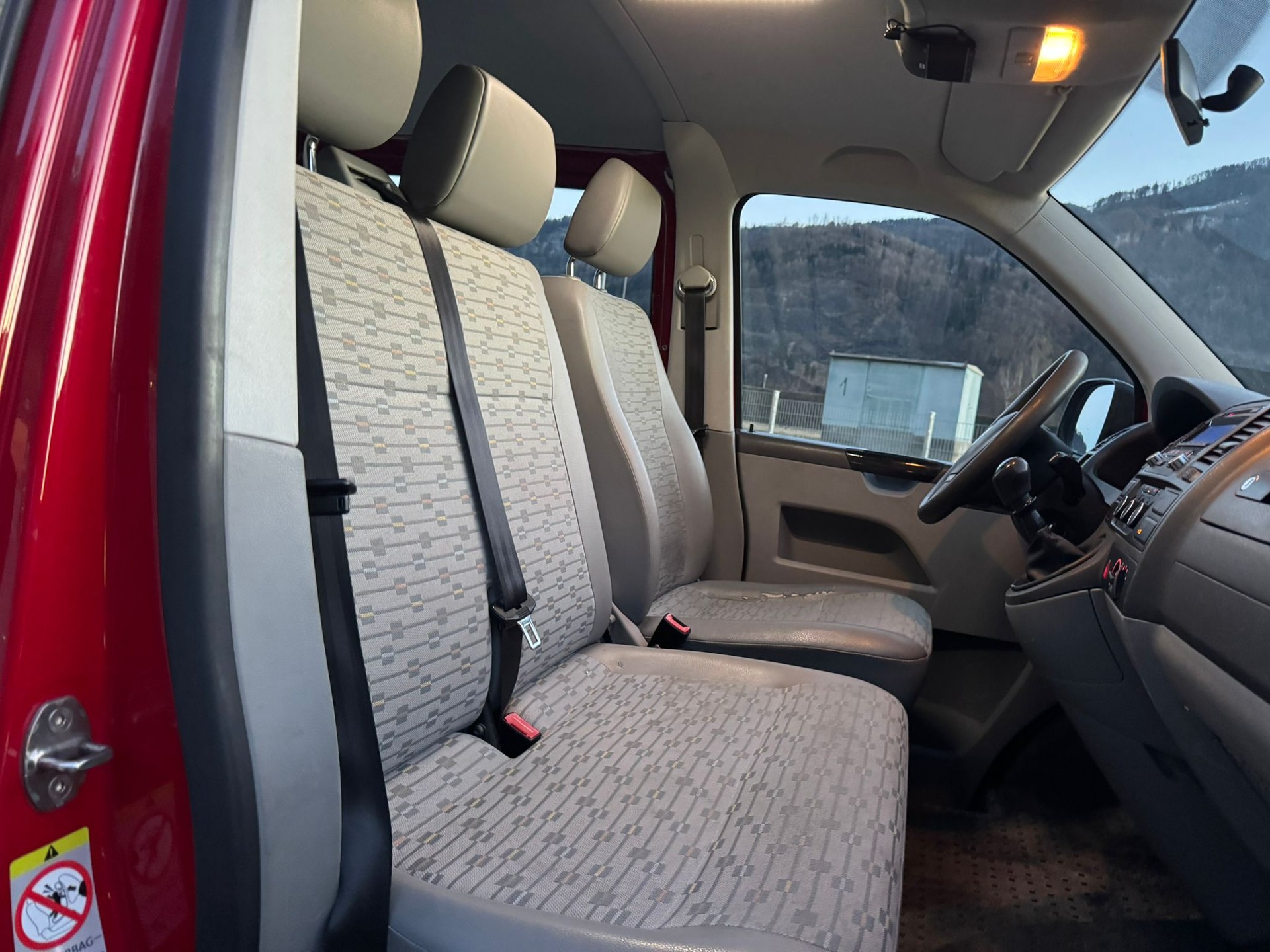 VW T5 2.0 TDI-image-12
