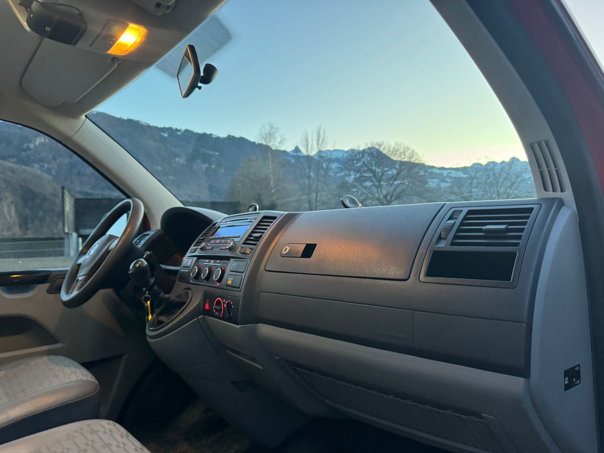 VW T5 2.0 TDI-image-13