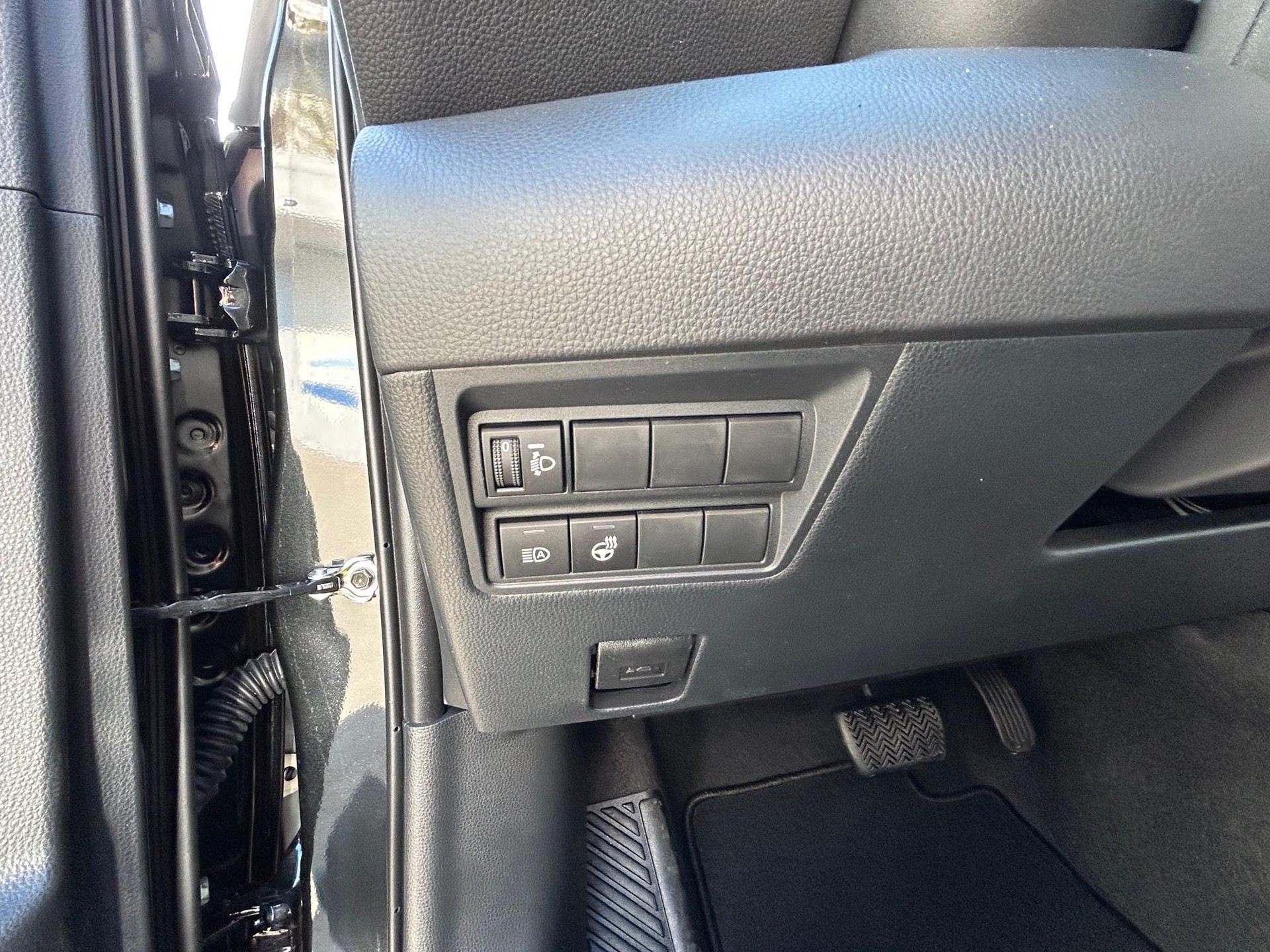 TOYOTA Yaris 1.5 VVT-i HSD Trend-image-9