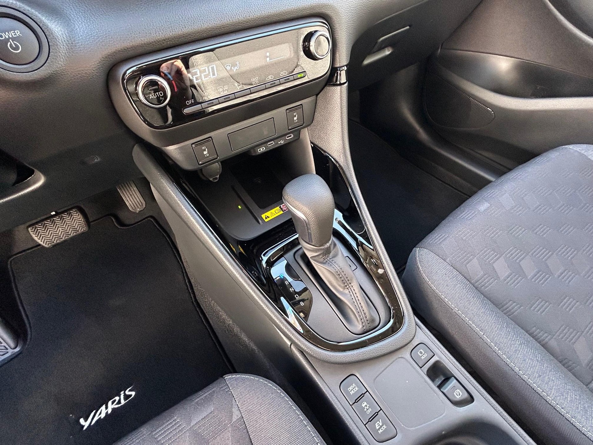 TOYOTA Yaris 1.5 VVT-i HSD Trend-image-10