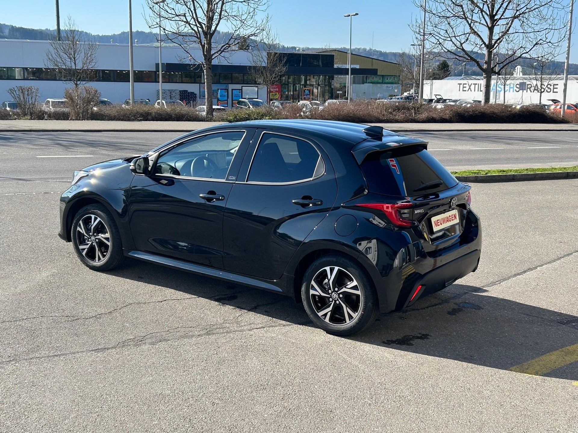 TOYOTA Yaris 1.5 VVT-i HSD Trend-image-2