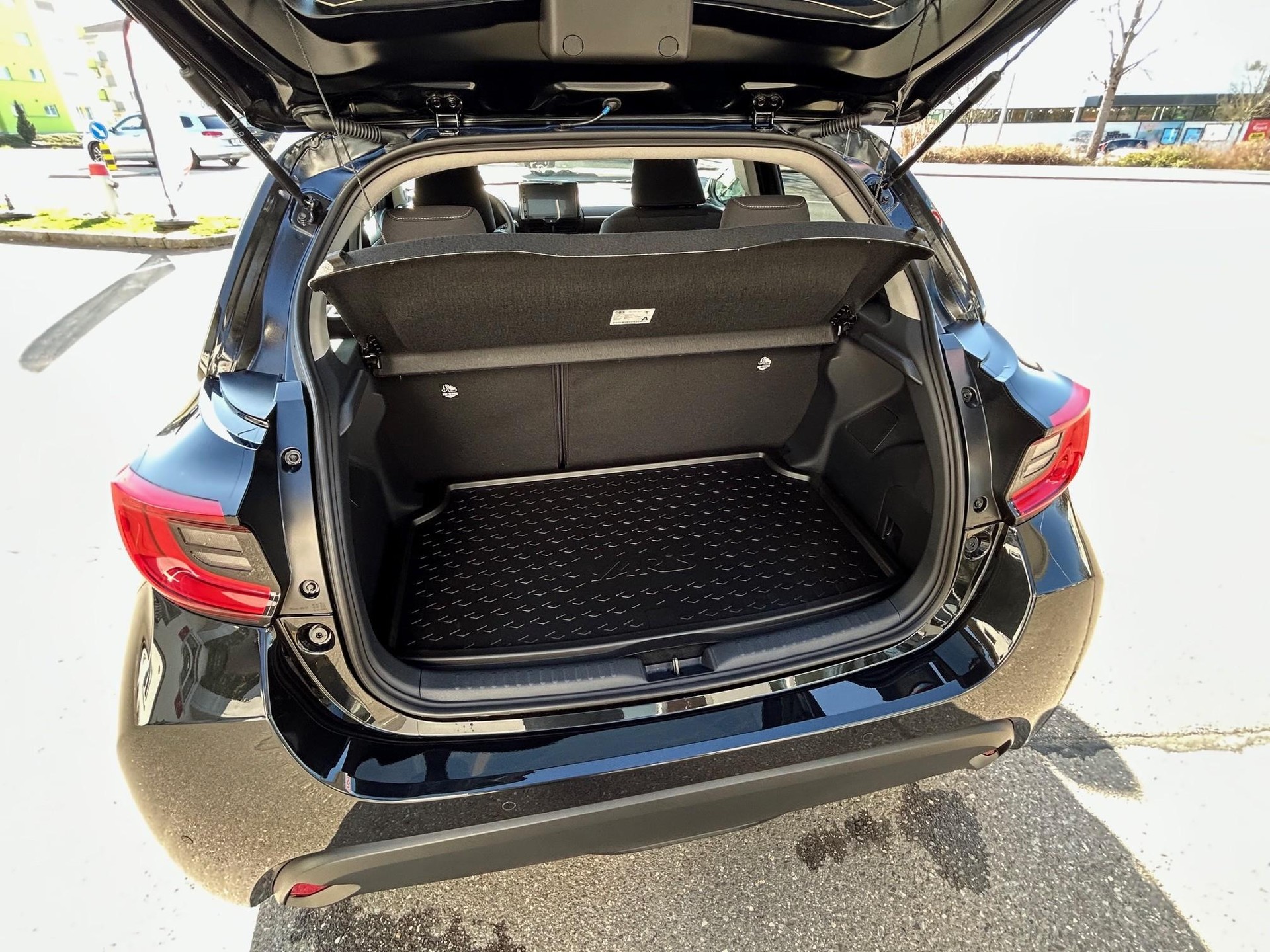 TOYOTA Yaris 1.5 VVT-i HSD Trend-image-12