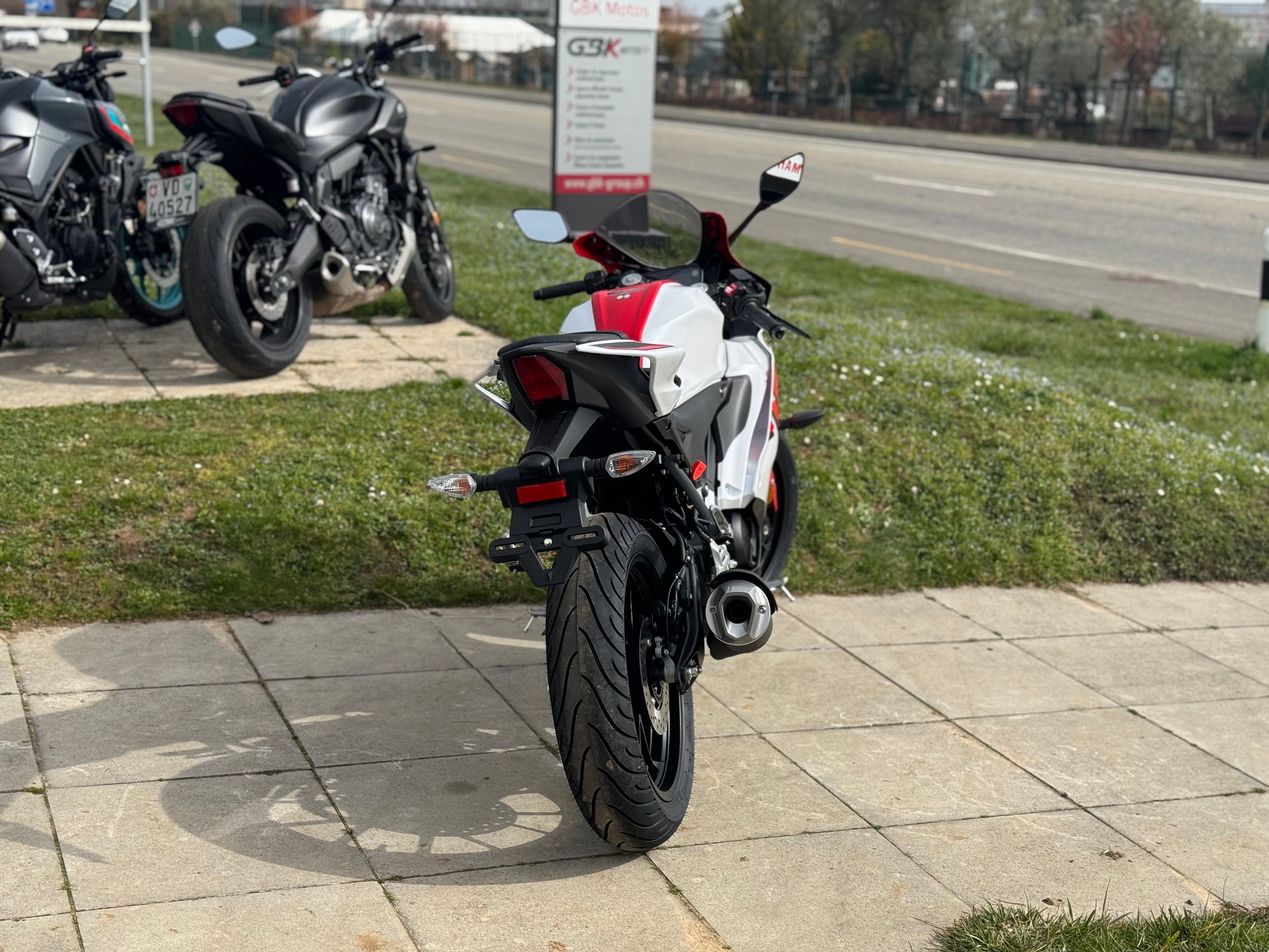 YAMAHA YZF-R 125 ABS 70th Anniversary-image-2
