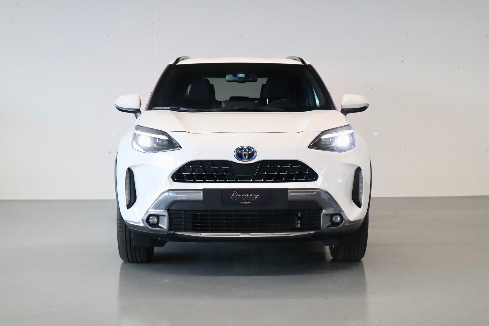 TOYOTA Yaris Cross 1.5 Adventure e-CVT AWDi | HEAD-UP DISPLAY | SITZHEIZUNG | JBL SOUNDSYSTEM-showroom-element-1