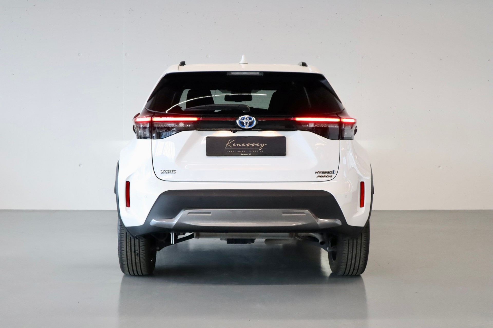 TOYOTA Yaris Cross 1.5 Adventure e-CVT AWDi | HEAD-UP DISPLAY | SITZHEIZUNG | JBL SOUNDSYSTEM-showroom-element-3