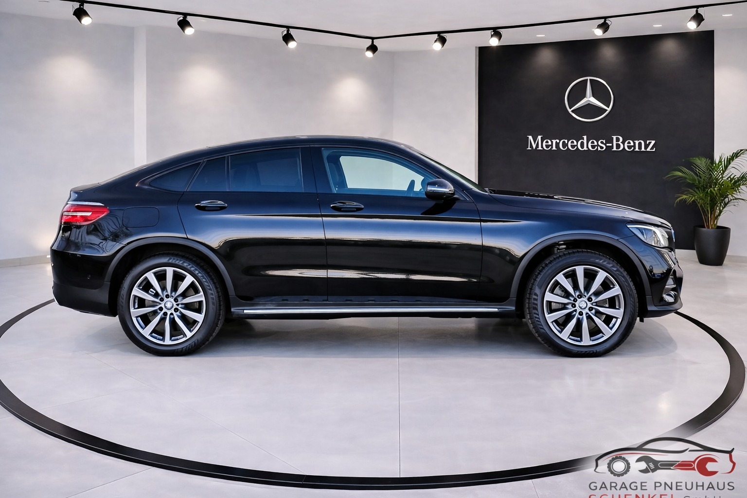 MERCEDES-BENZ GLC Coupé 300 AMG Line 4Matic 9G-Tronic-image-8