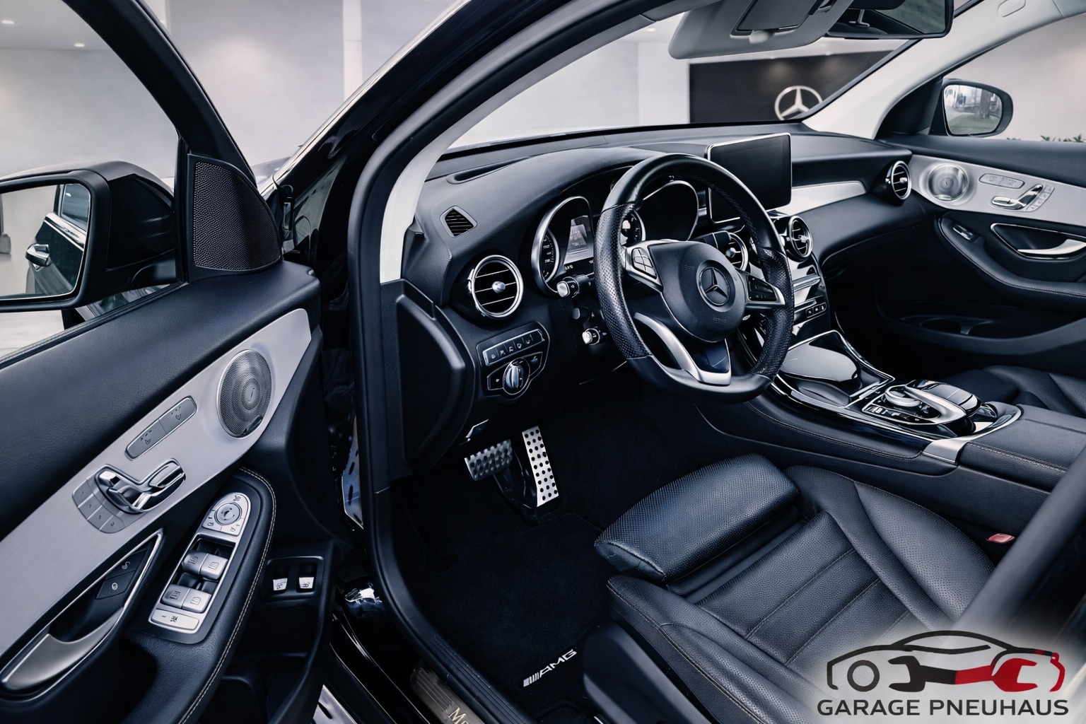 MERCEDES-BENZ GLC Coupé 300 AMG Line 4Matic 9G-Tronic-image-5