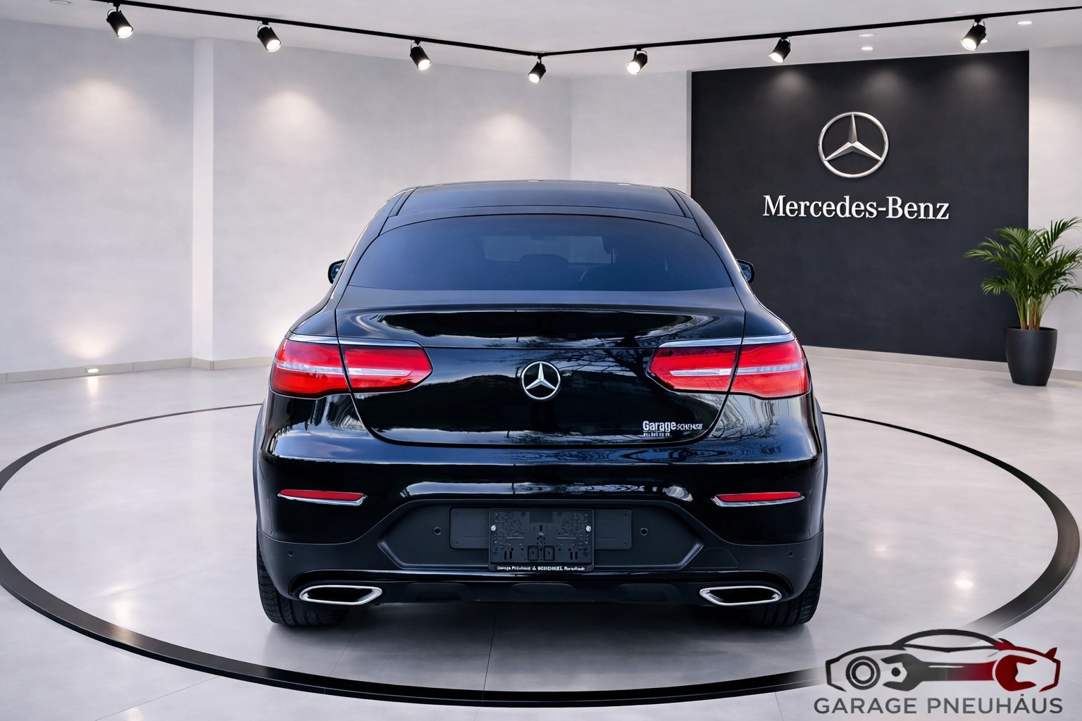 MERCEDES-BENZ GLC Coupé 300 AMG Line 4Matic 9G-Tronic-showroom-element-3