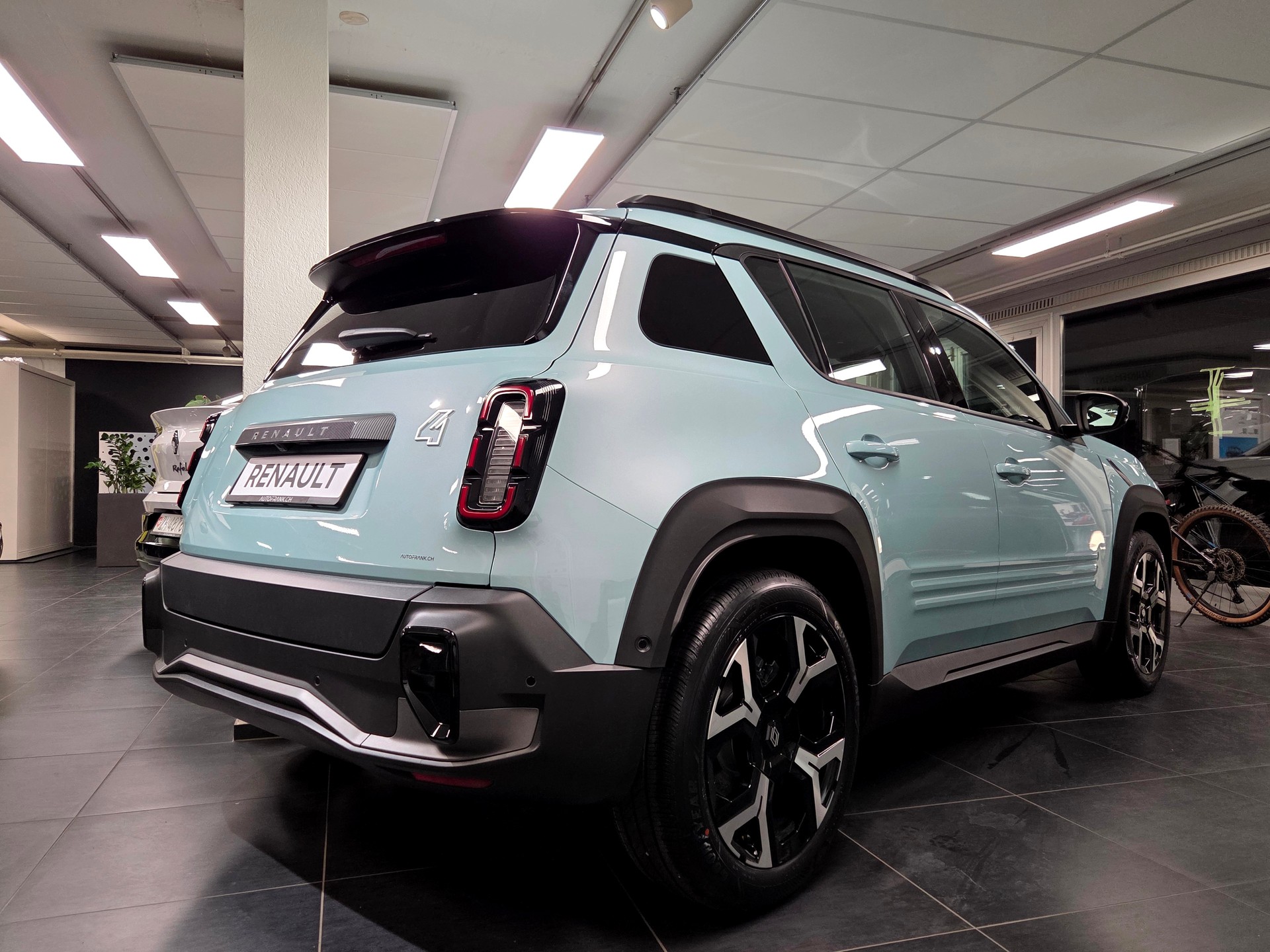 RENAULT R4 E-Tech Comfort Range techno-image-9