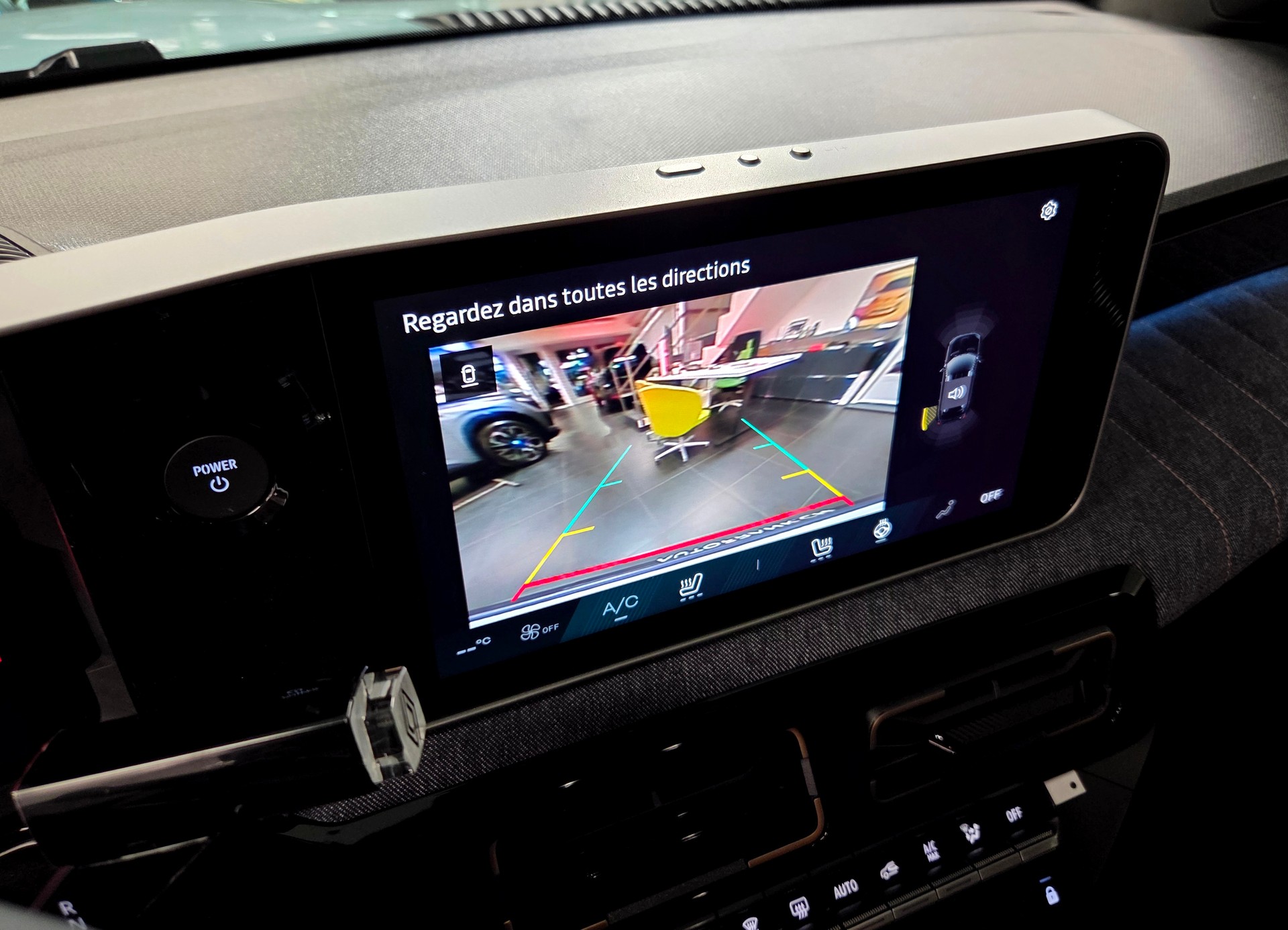 RENAULT R4 E-Tech Comfort Range techno-image-6