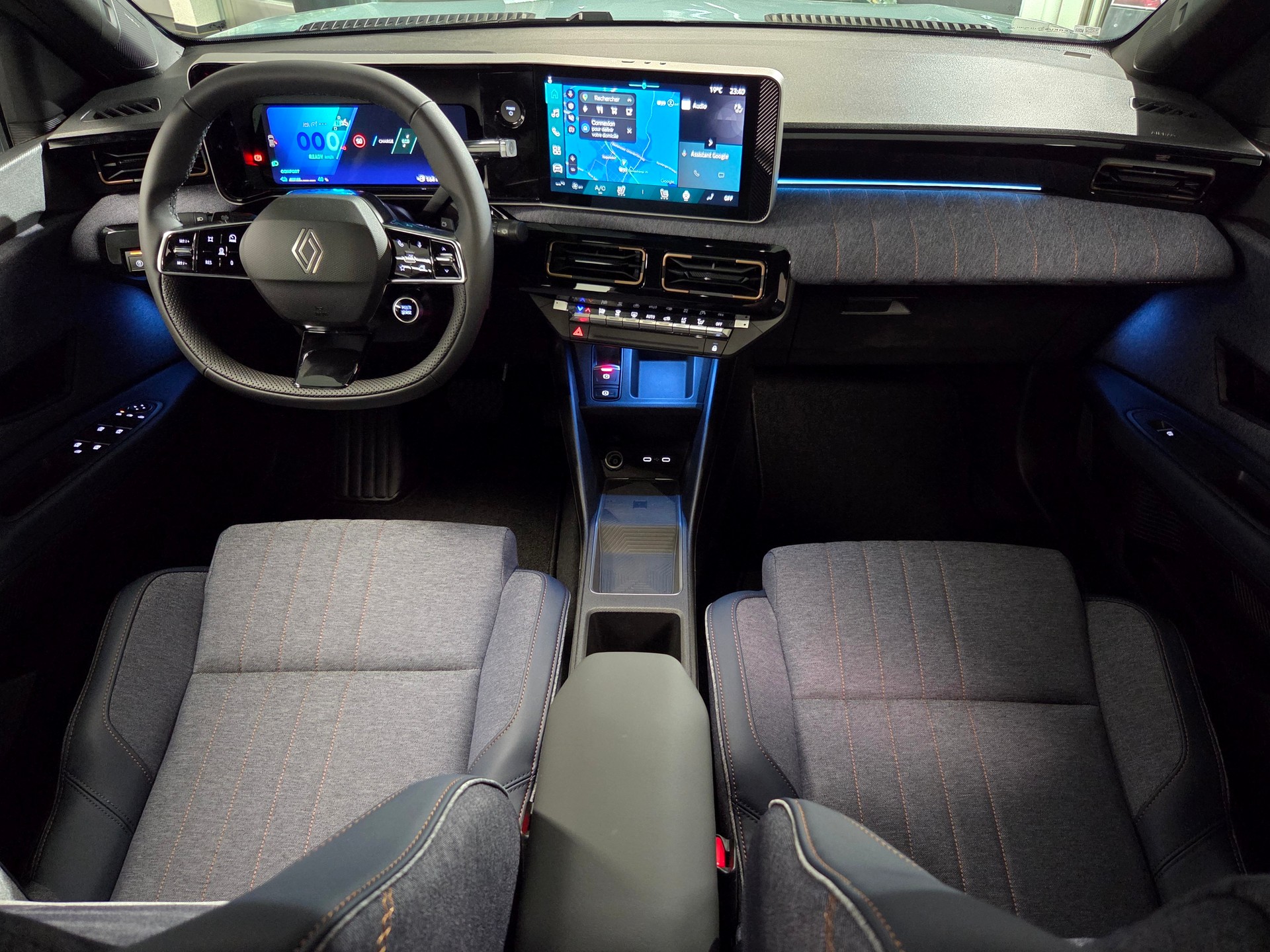 RENAULT R4 E-Tech Comfort Range techno-image-14