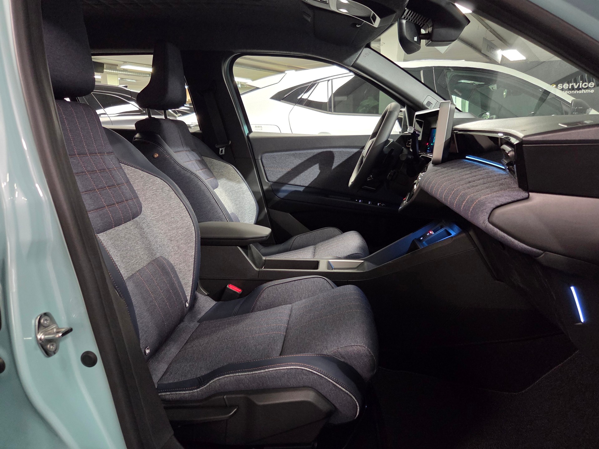 RENAULT R4 E-Tech Comfort Range techno-image-11