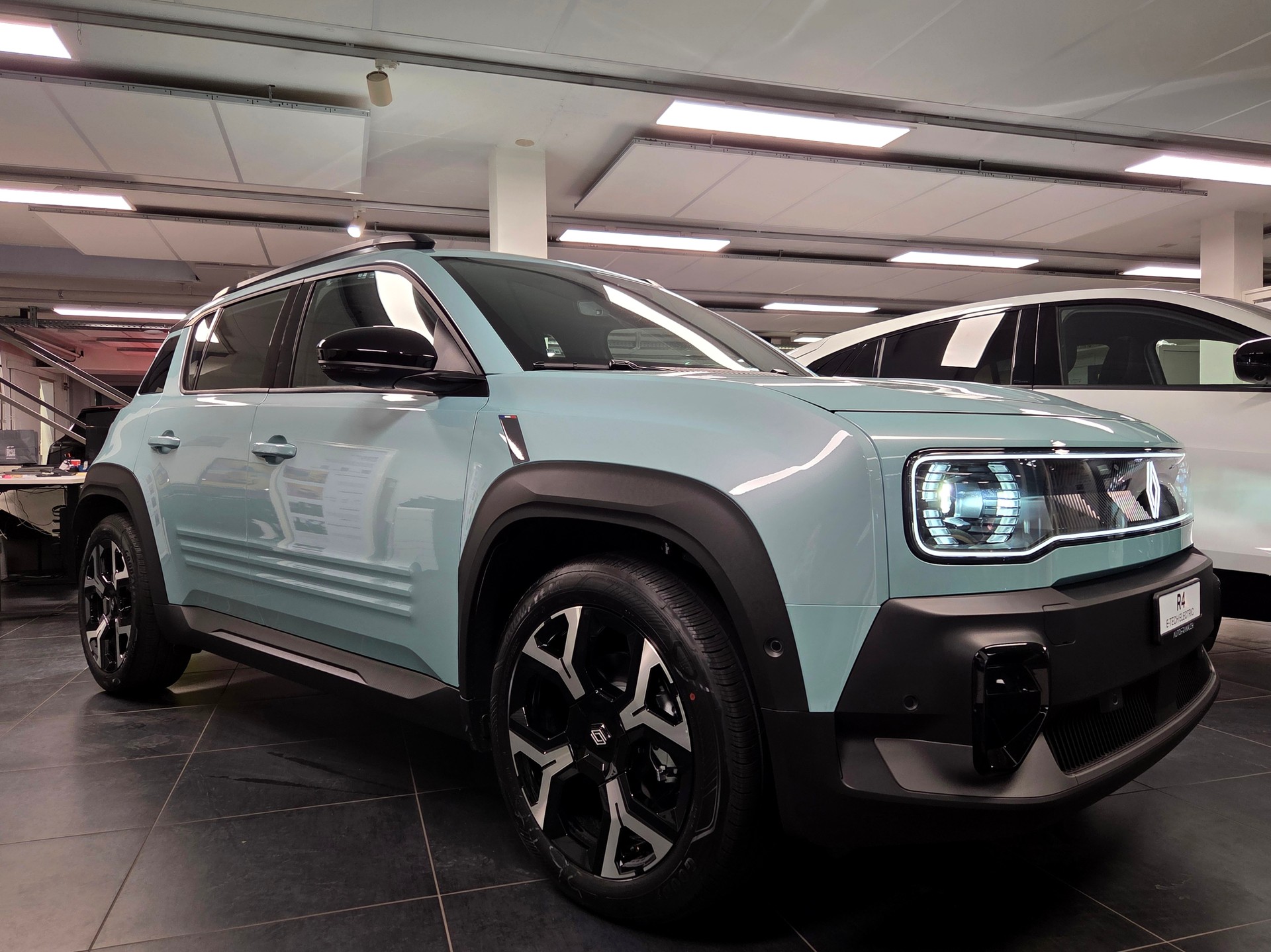 RENAULT R4 E-Tech Comfort Range techno-image-0