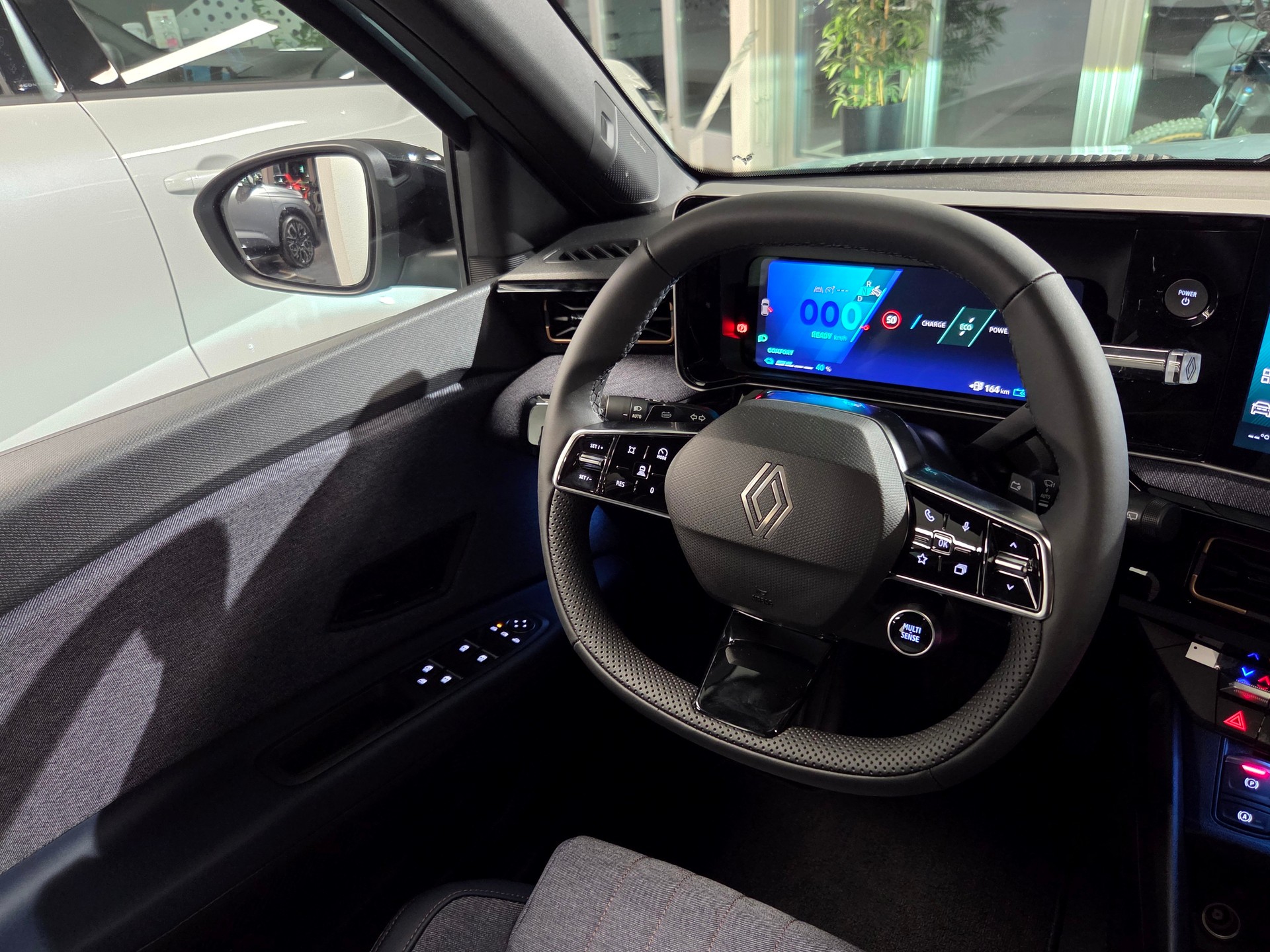 RENAULT R4 E-Tech Comfort Range techno-image-10