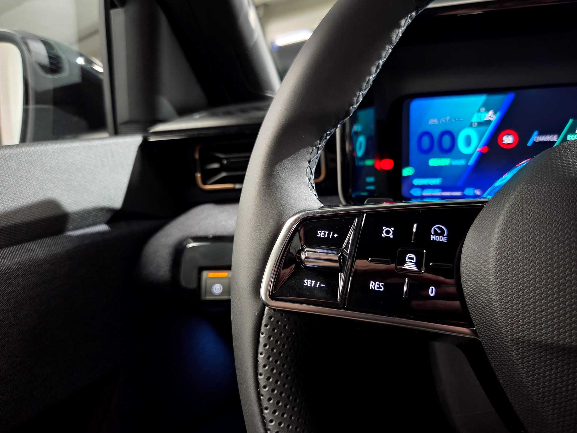 RENAULT R4 E-Tech Comfort Range techno-image-4