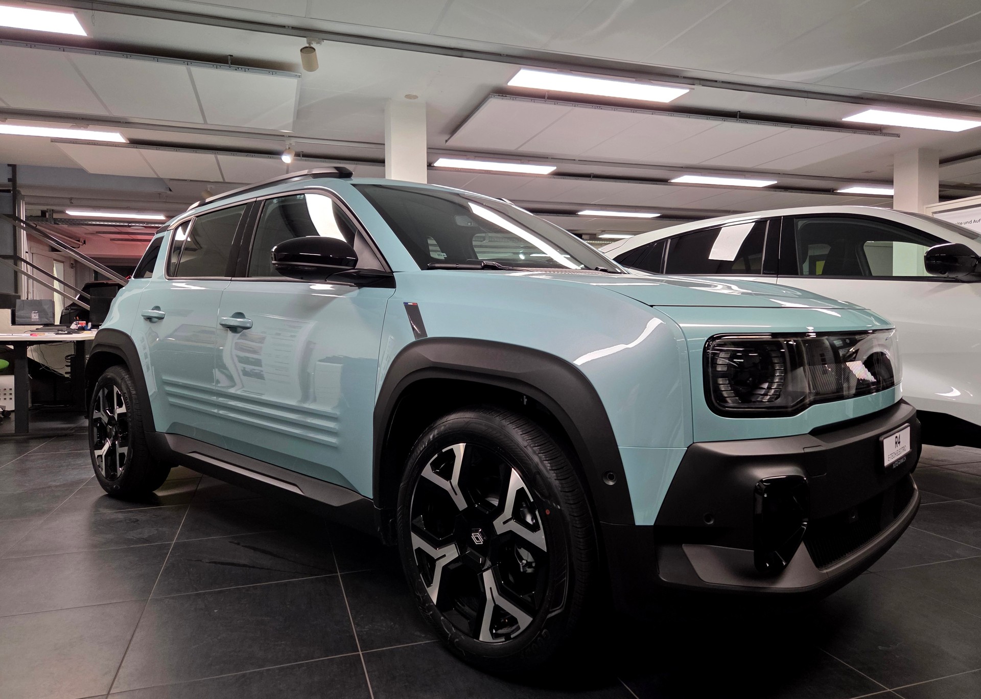 RENAULT R4 E-Tech Comfort Range techno-image-12
