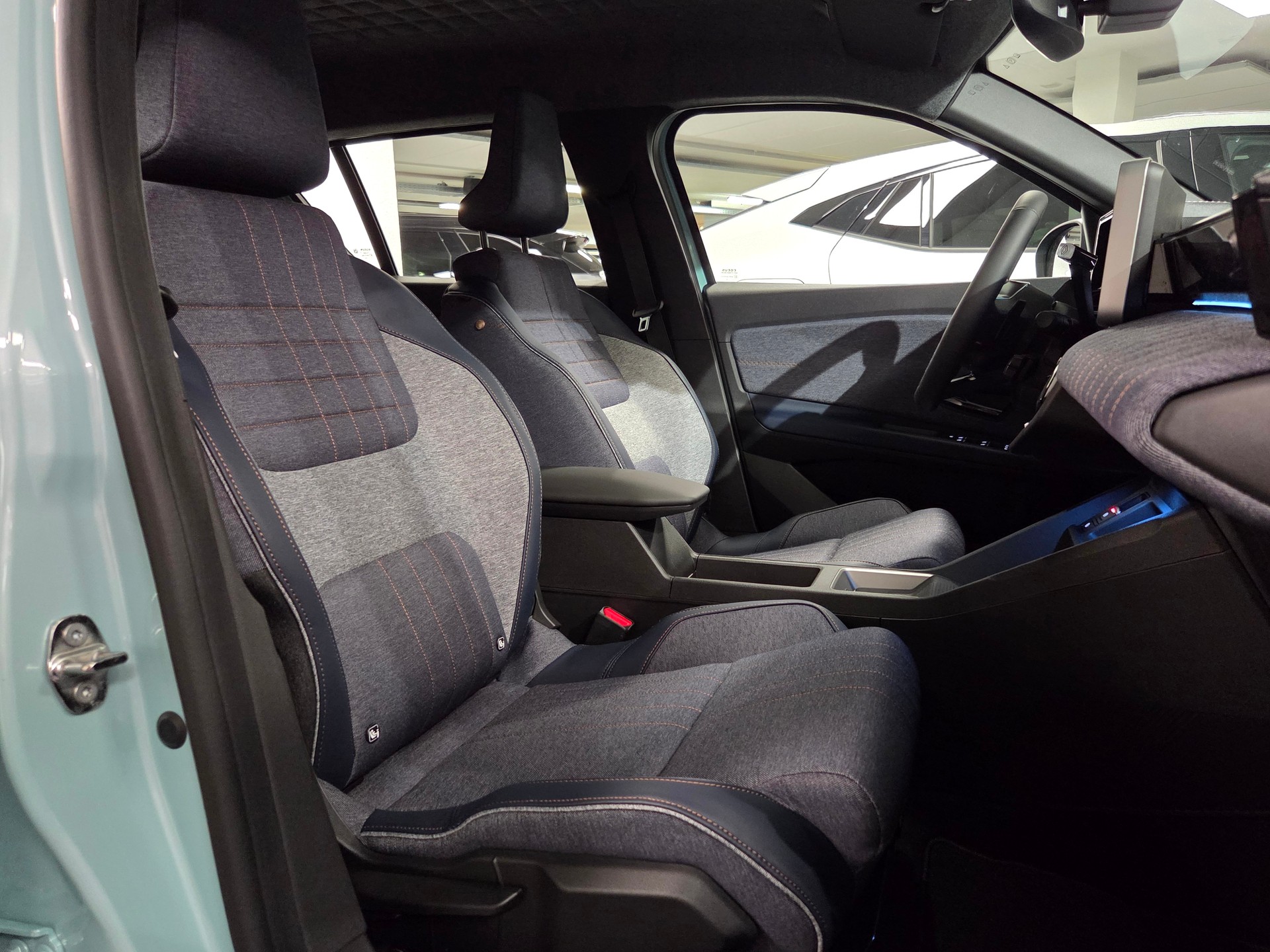 RENAULT R4 E-Tech Comfort Range techno-image-15