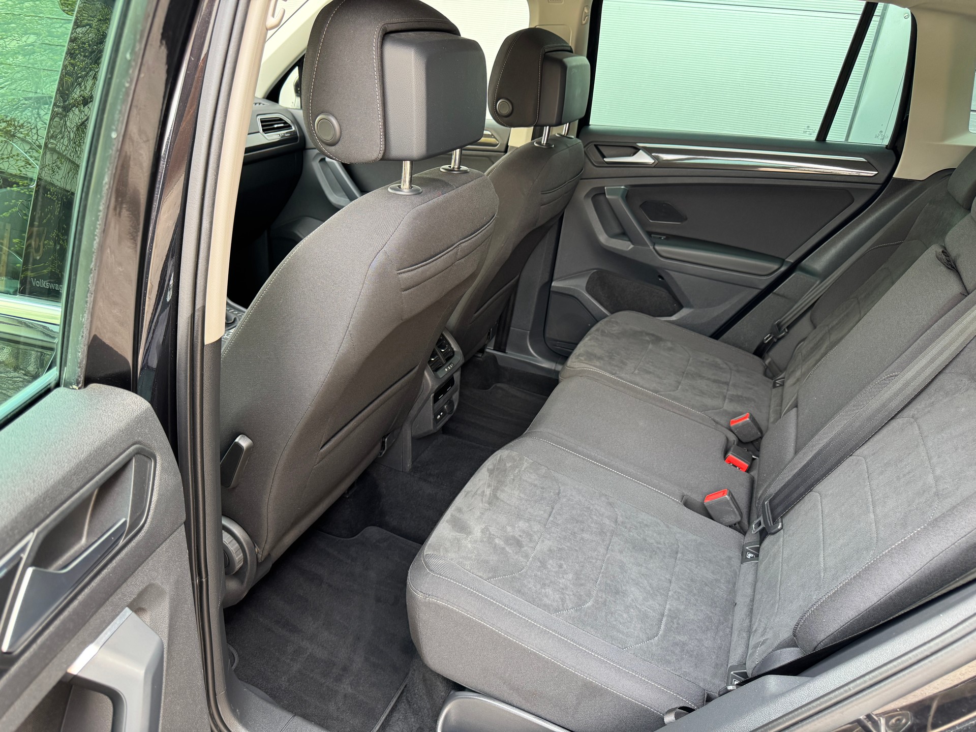VW Tiguan 2.0 TDI SCR Elegance 4Motion DSG-image-13