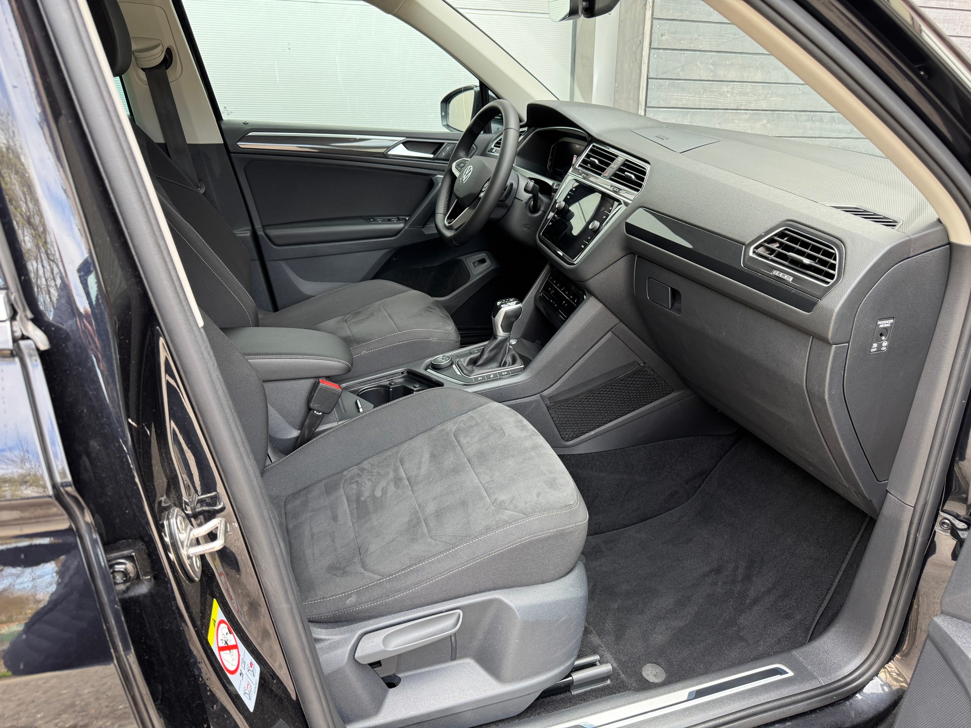 VW Tiguan 2.0 TDI SCR Elegance 4Motion DSG-image-12