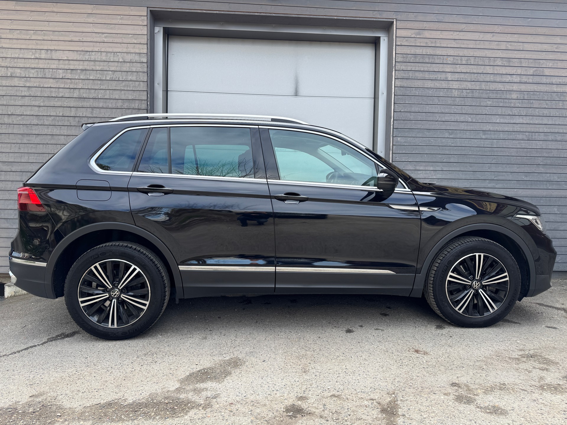 VW Tiguan 2.0 TDI SCR Elegance 4Motion DSG-image-7