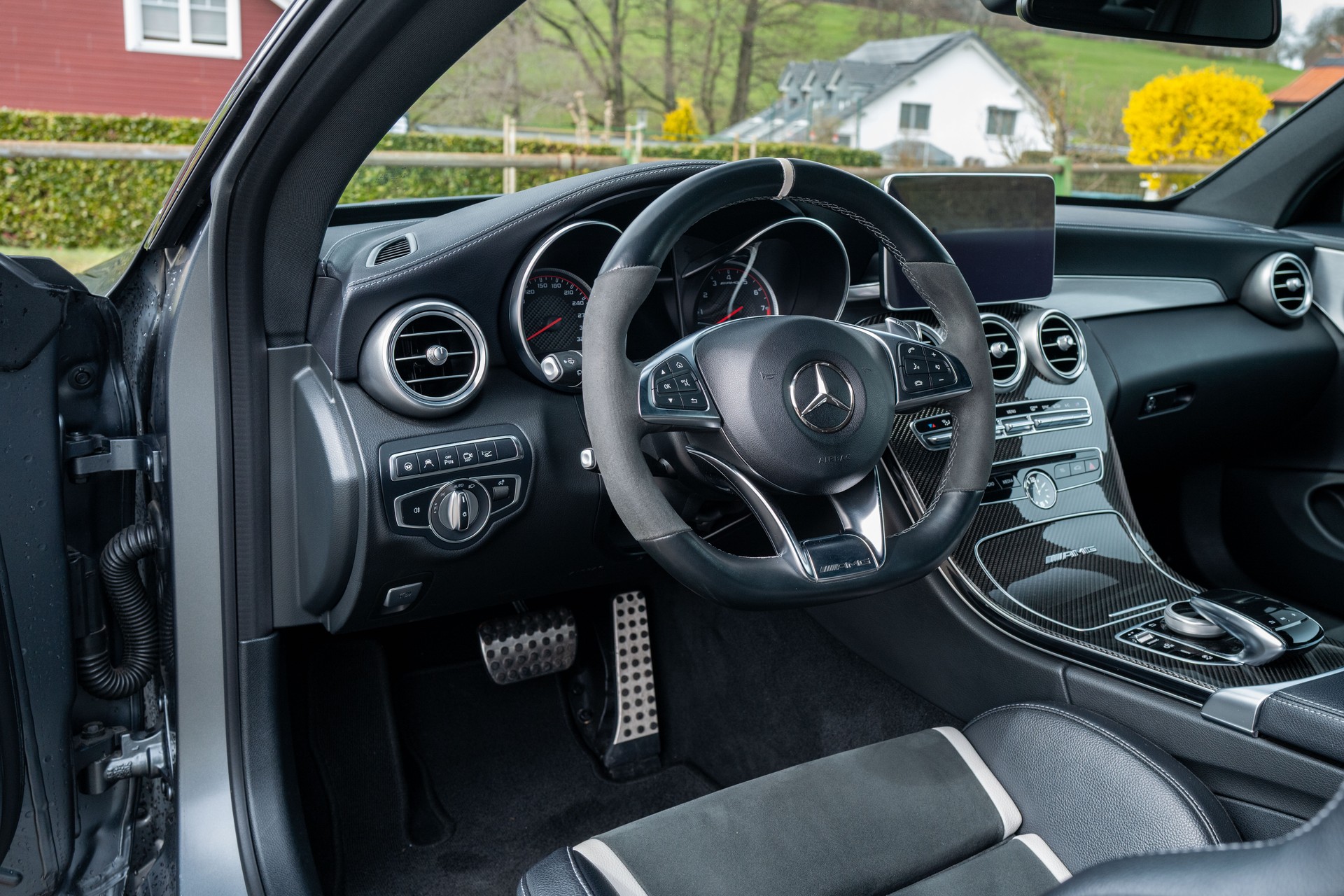 MERCEDES-BENZ C 63 S-image-9