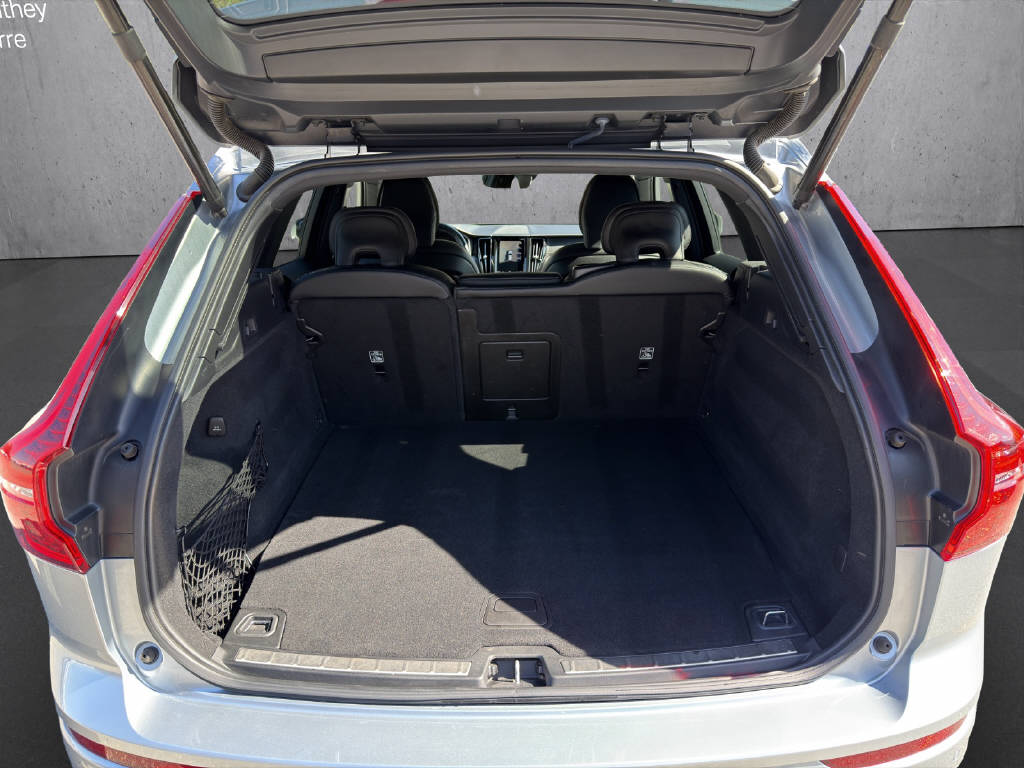 VOLVO XC60 2.0 T8 TE R-Design eAWD-image-15