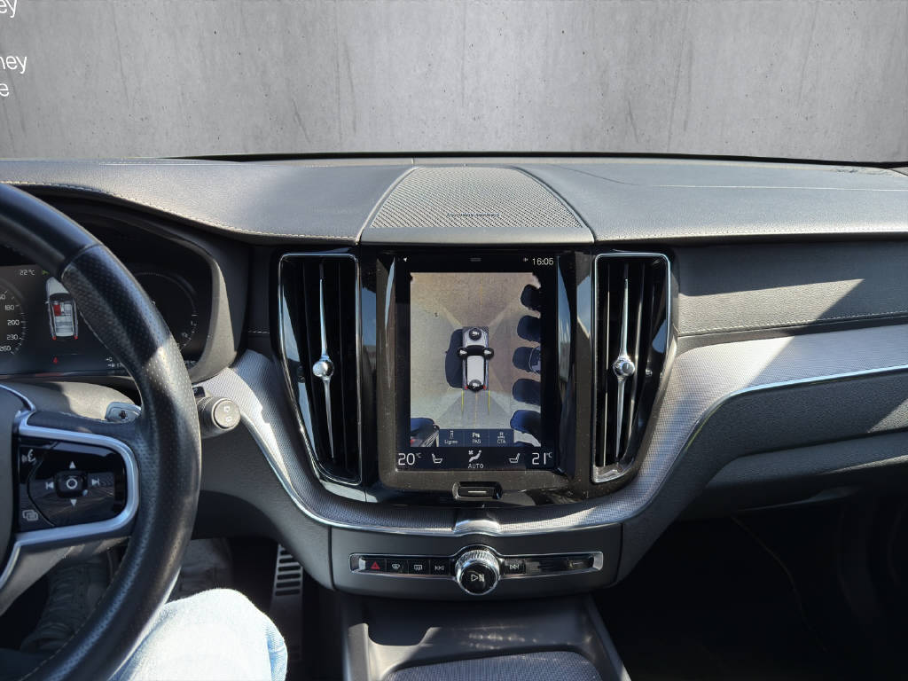 VOLVO XC60 2.0 T8 TE R-Design eAWD-image-11