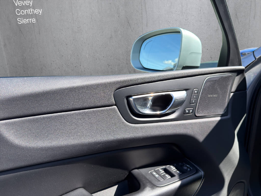 VOLVO XC60 2.0 T8 TE R-Design eAWD-image-7