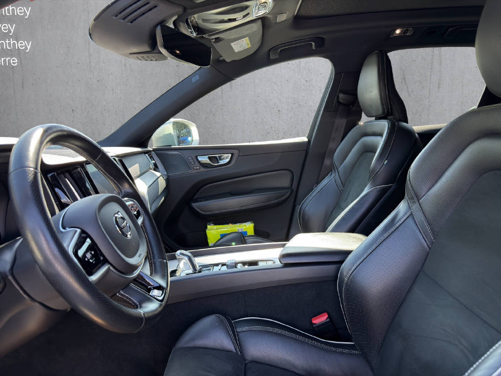 VOLVO XC60 2.0 T8 TE R-Design eAWD-image-8