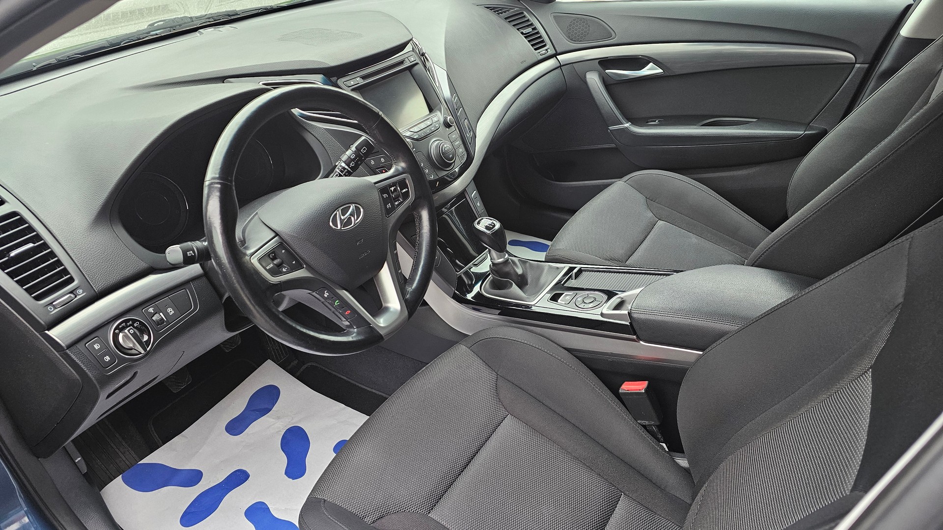 HYUNDAI i40 Wagon 1.7 CRDI Style-image-9