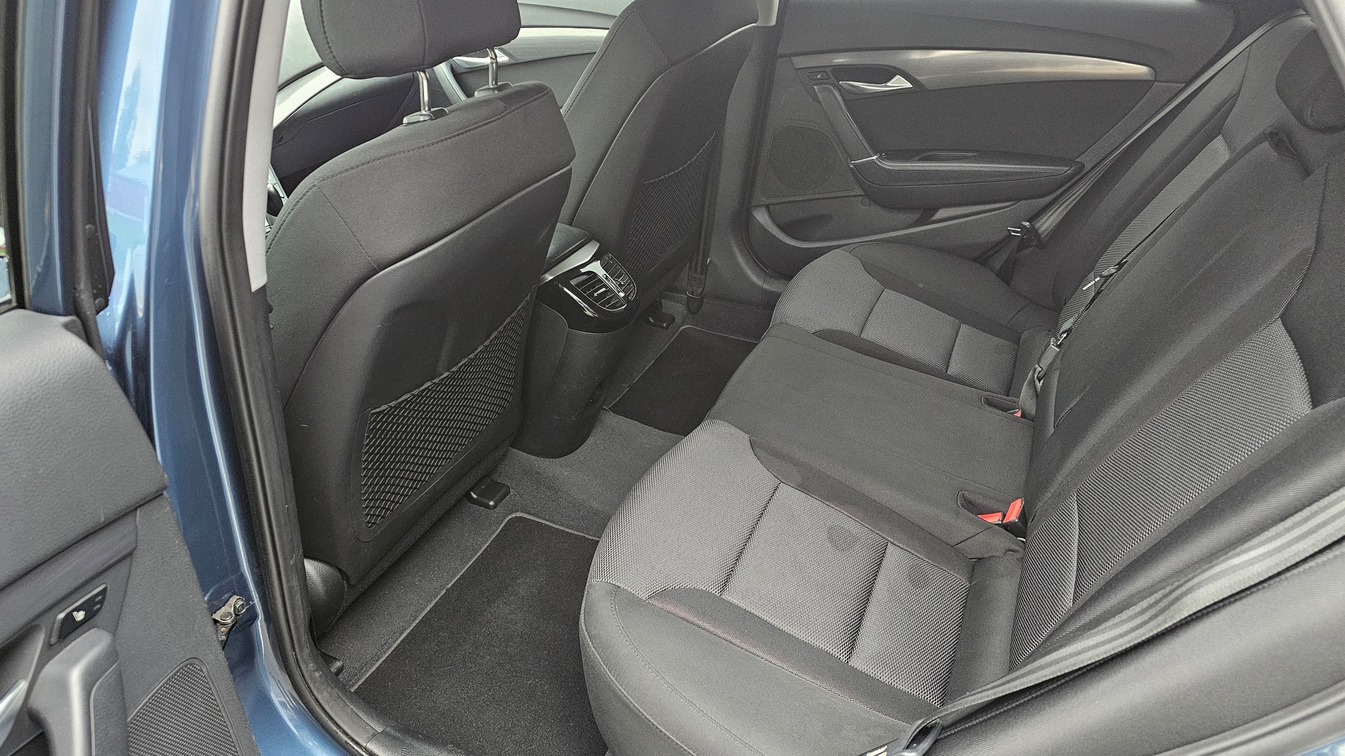 HYUNDAI i40 Wagon 1.7 CRDI Style-image-10