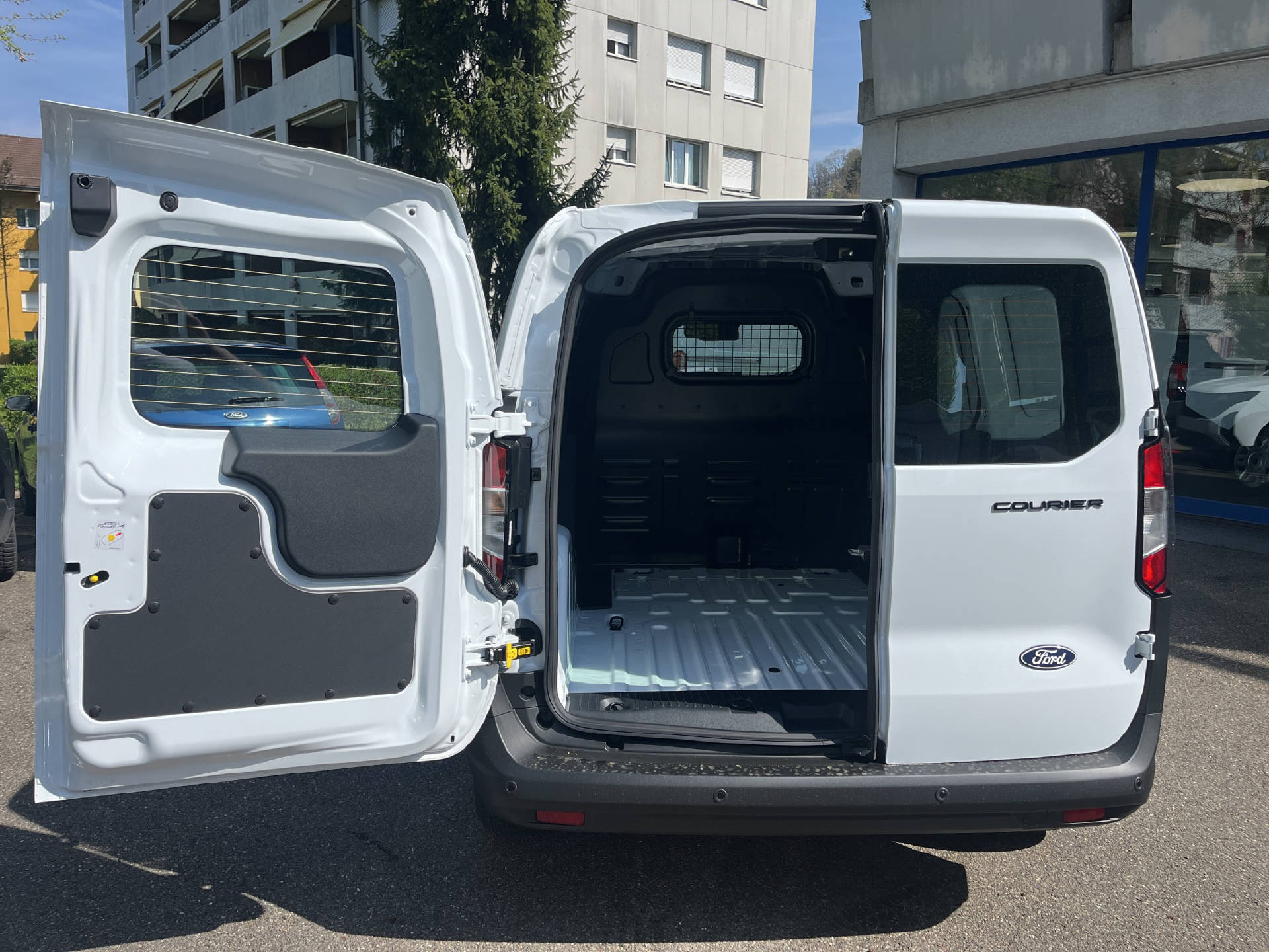 FORD Transit Courier Van 1.0 EcoBoost Trend-image-28
