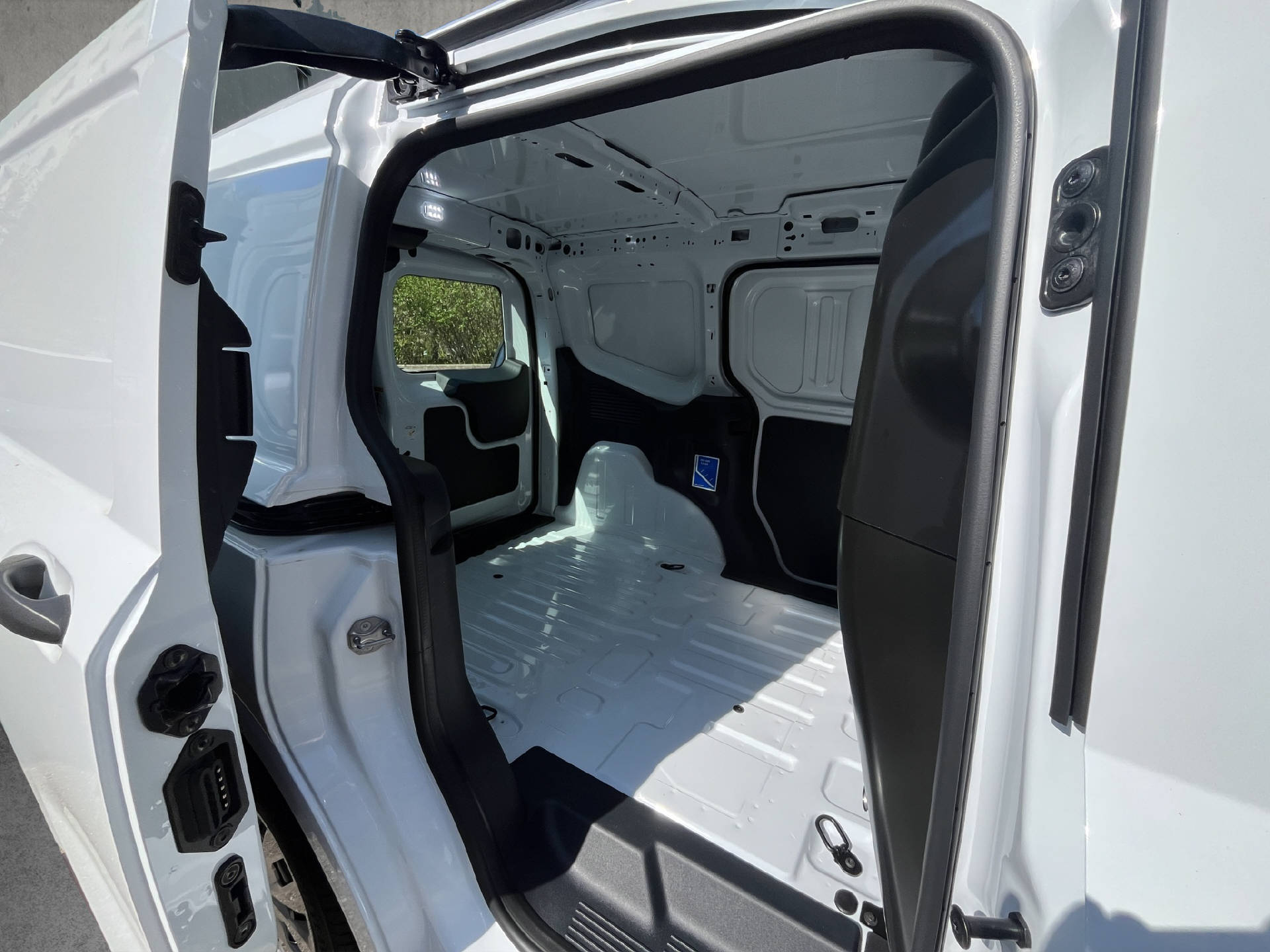FORD Transit Courier Van 1.0 EcoBoost Trend-image-19