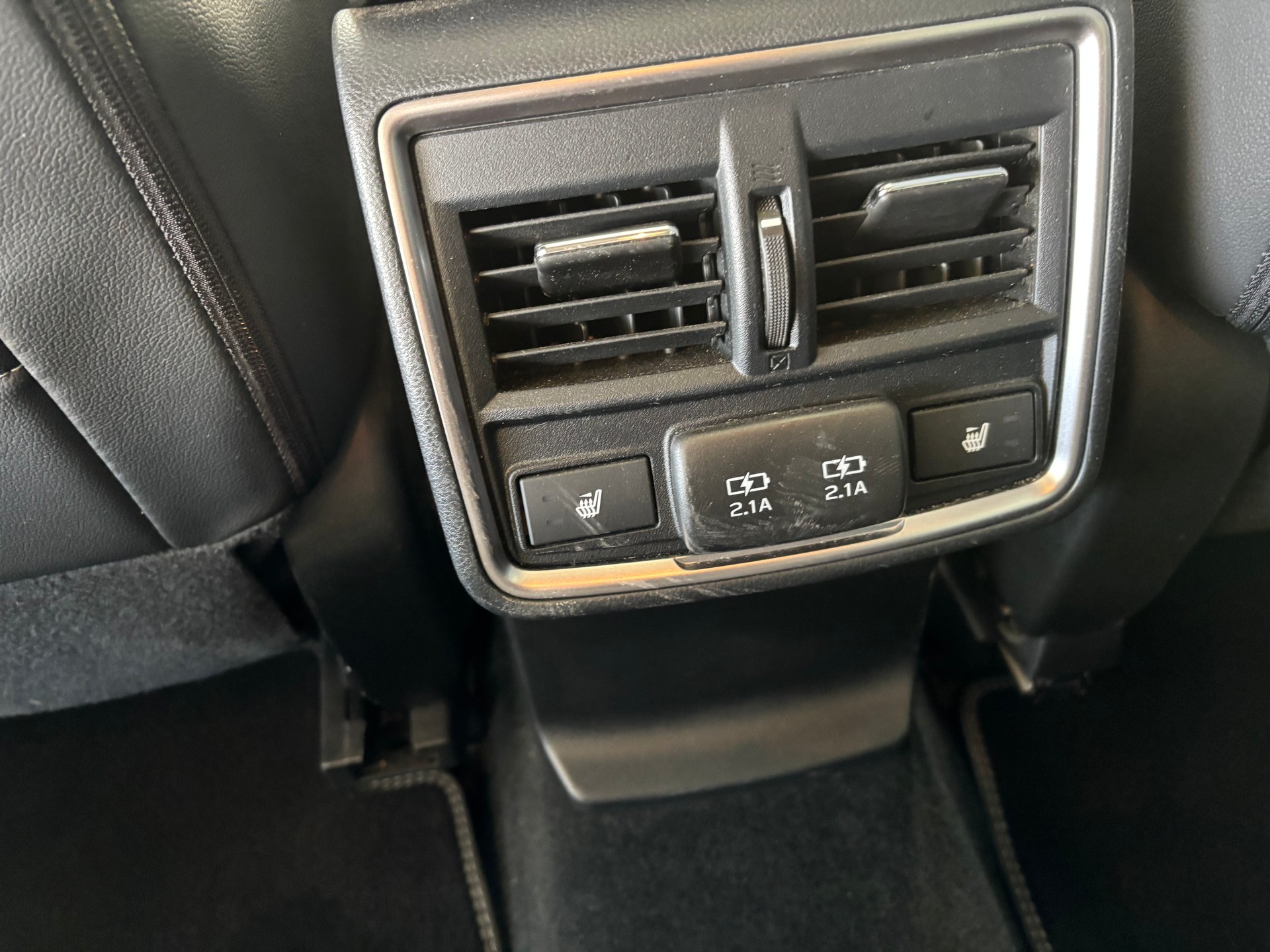 SUBARU Forester 2.0i e-Boxer Luxury Lineartronic-image-9