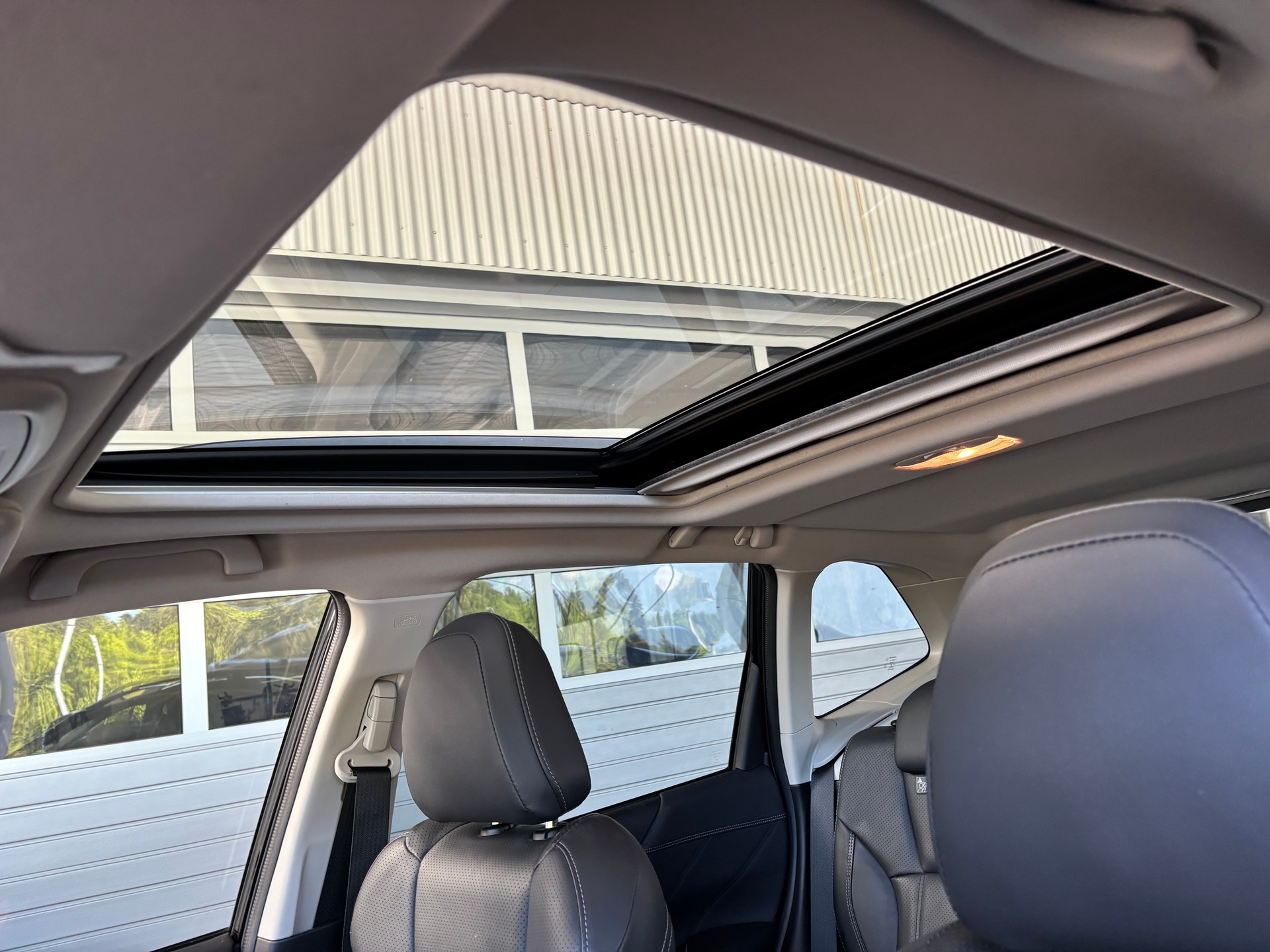 SUBARU Forester 2.0i e-Boxer Luxury Lineartronic-image-8