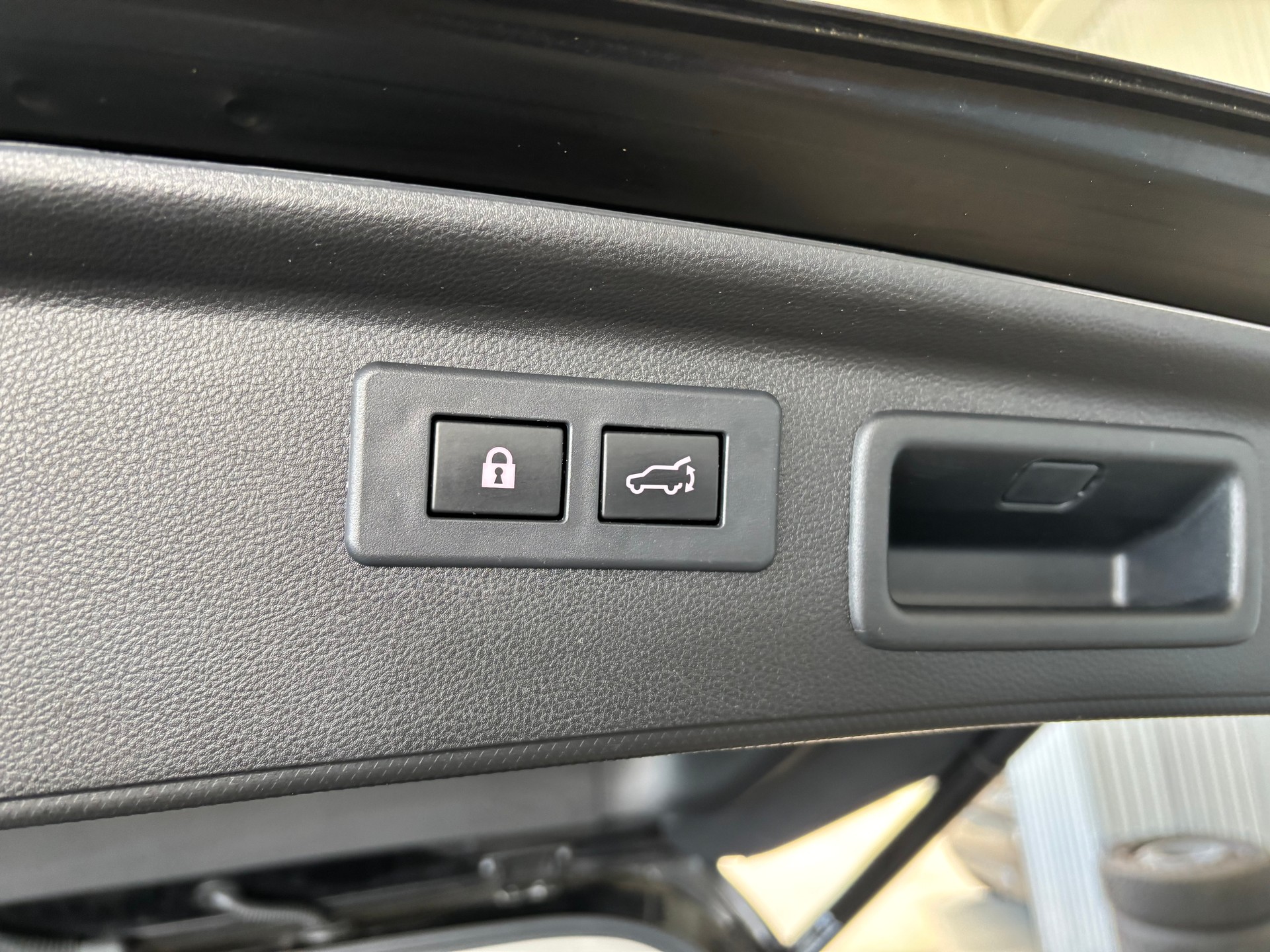 SUBARU Forester 2.0i e-Boxer Luxury Lineartronic-image-11