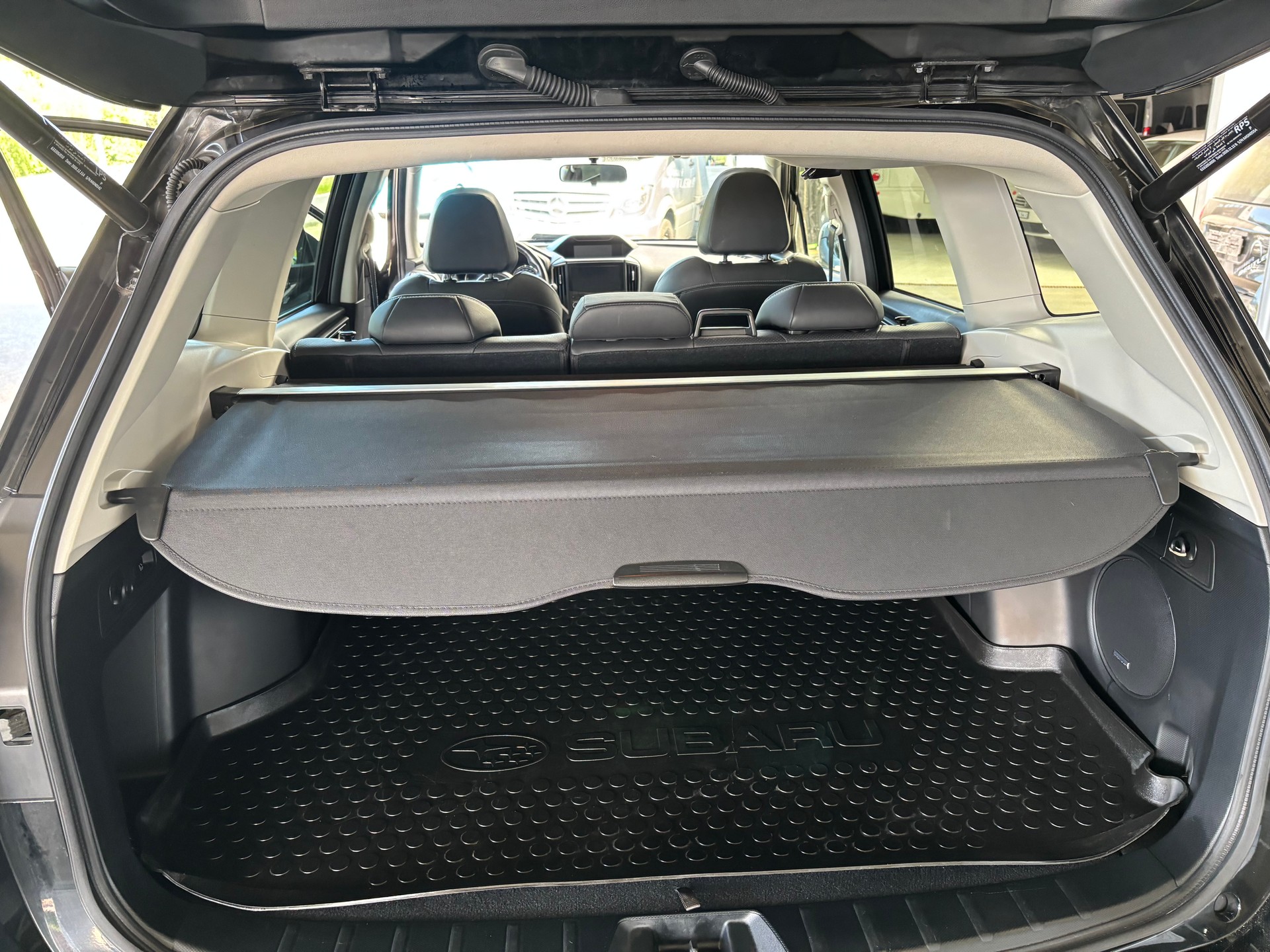 SUBARU Forester 2.0i e-Boxer Luxury Lineartronic-image-10