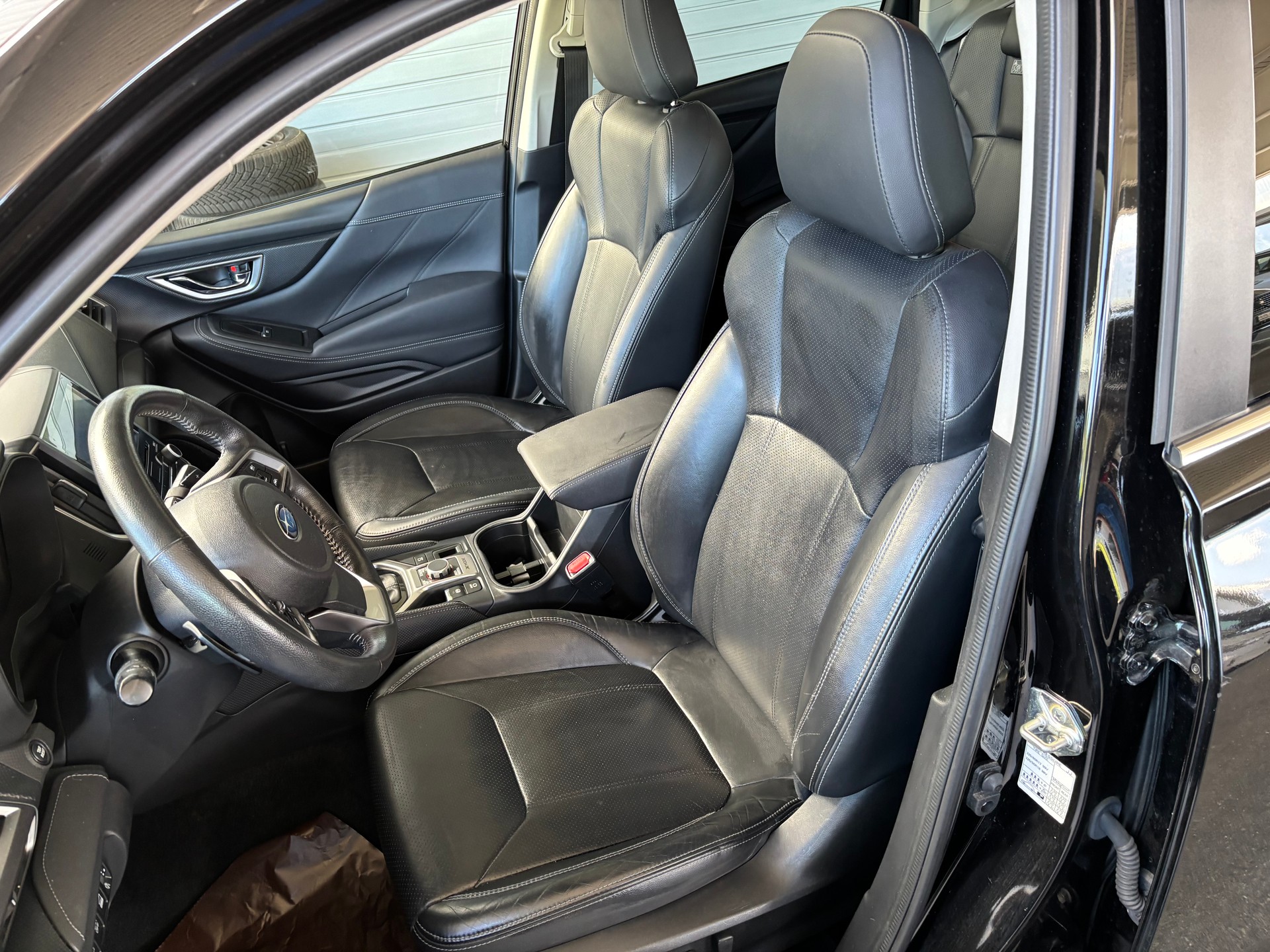 SUBARU Forester 2.0i e-Boxer Luxury Lineartronic-image-6