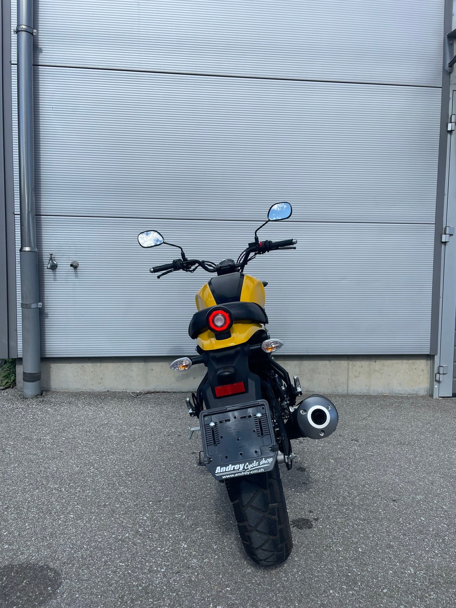 YAMAHA XSR 125-image-3