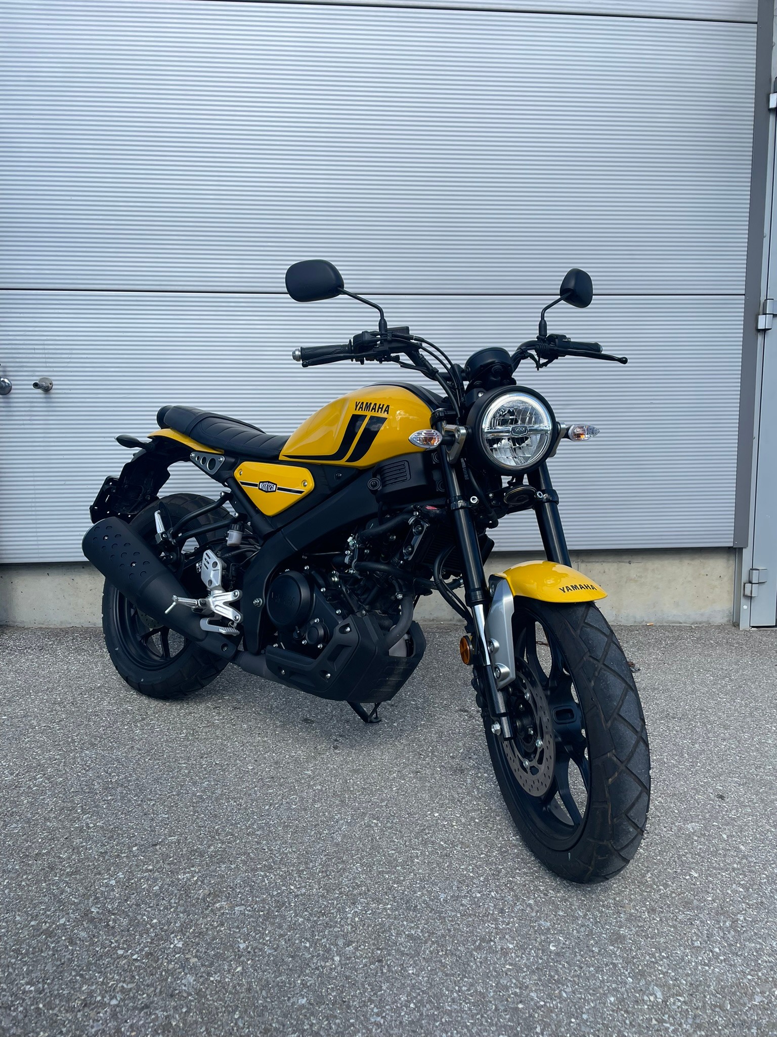 YAMAHA XSR 125-image-1