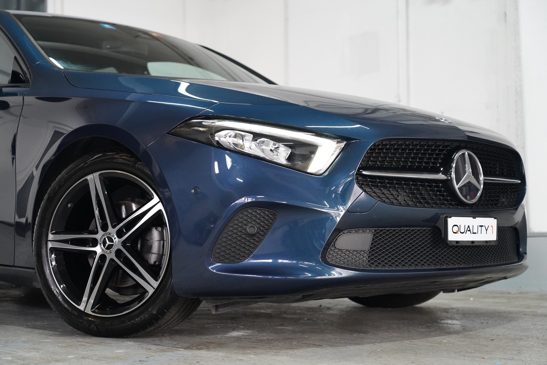 MERCEDES-BENZ A 180 Night Star 7G-DCT-image-1