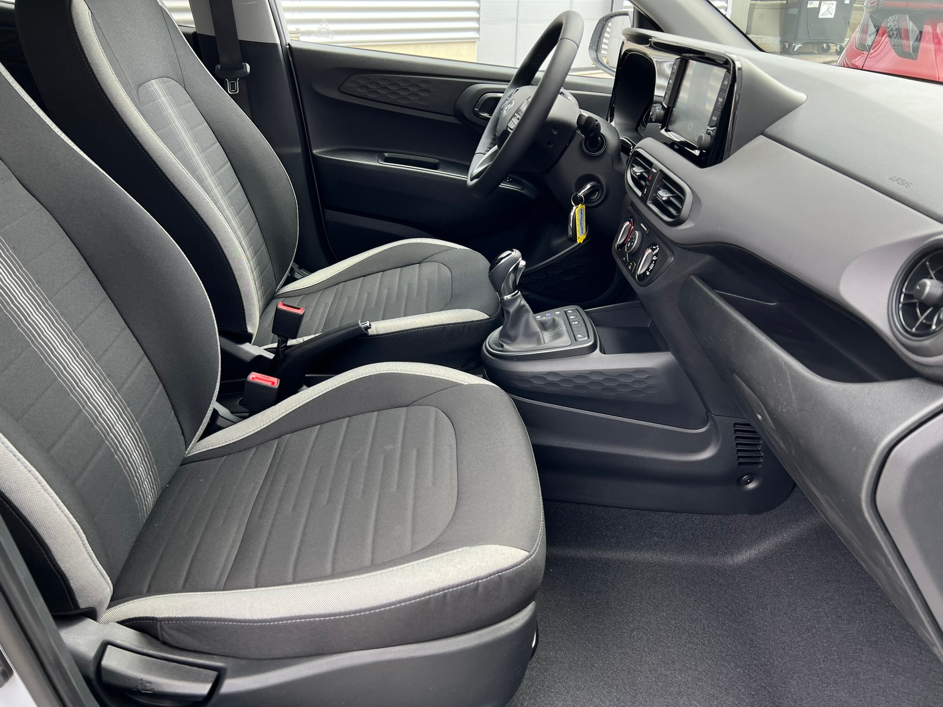 HYUNDAI i10 1.2 Amplia-image-8