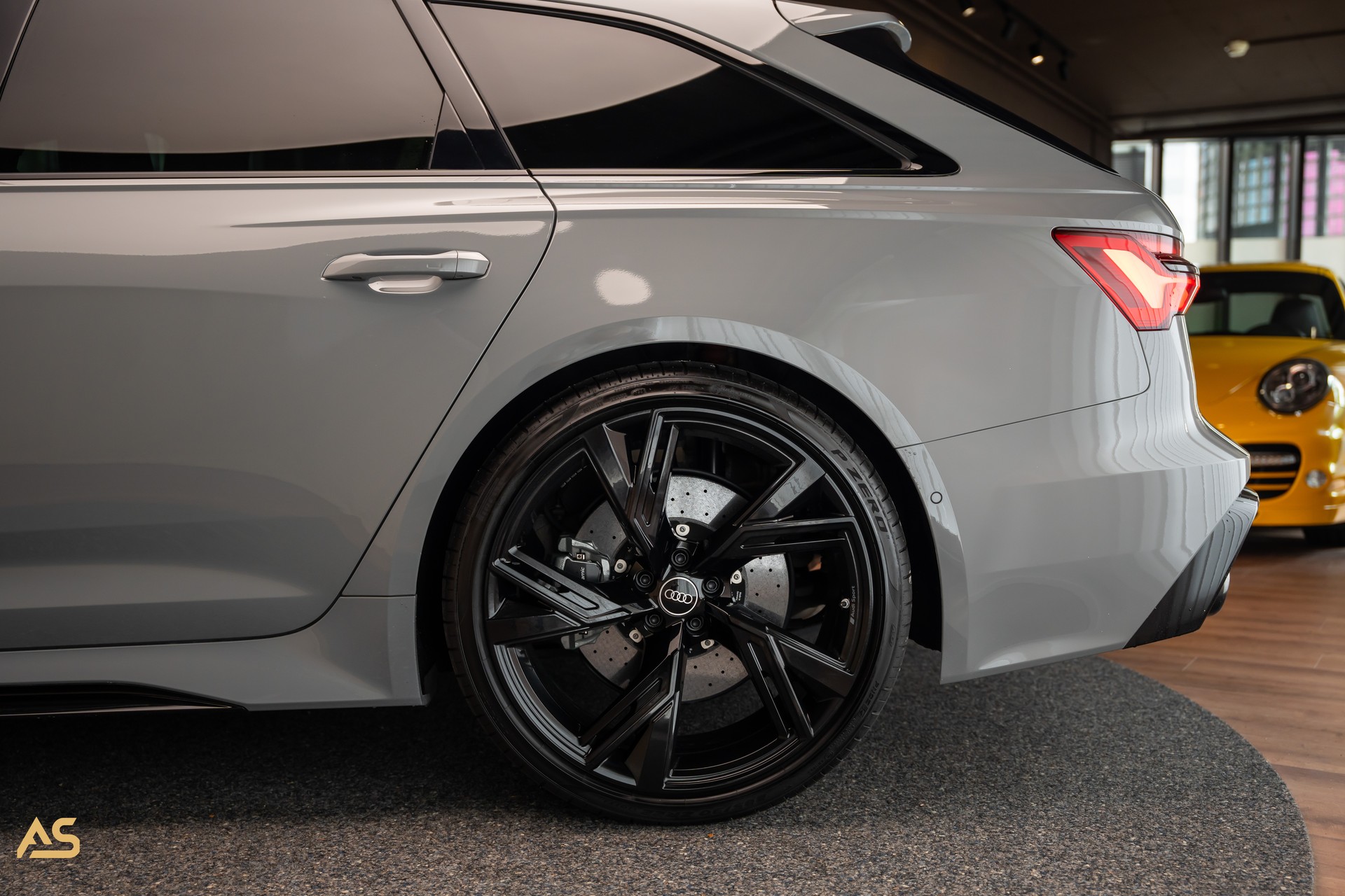 AUDI RS6 Avant 4.0 TFSI V8 Quattro *NARDO* KERAMIK | PANO | HEAD-UP | SOFT-CLOSE | WERKSGARANTIE | 305 km/h-image-4