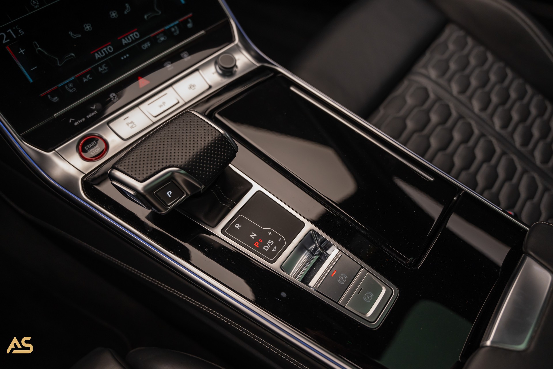 AUDI RS6 Avant 4.0 TFSI V8 Quattro *NARDO* KERAMIK | PANO | HEAD-UP | SOFT-CLOSE | WERKSGARANTIE | 305 km/h-image-22