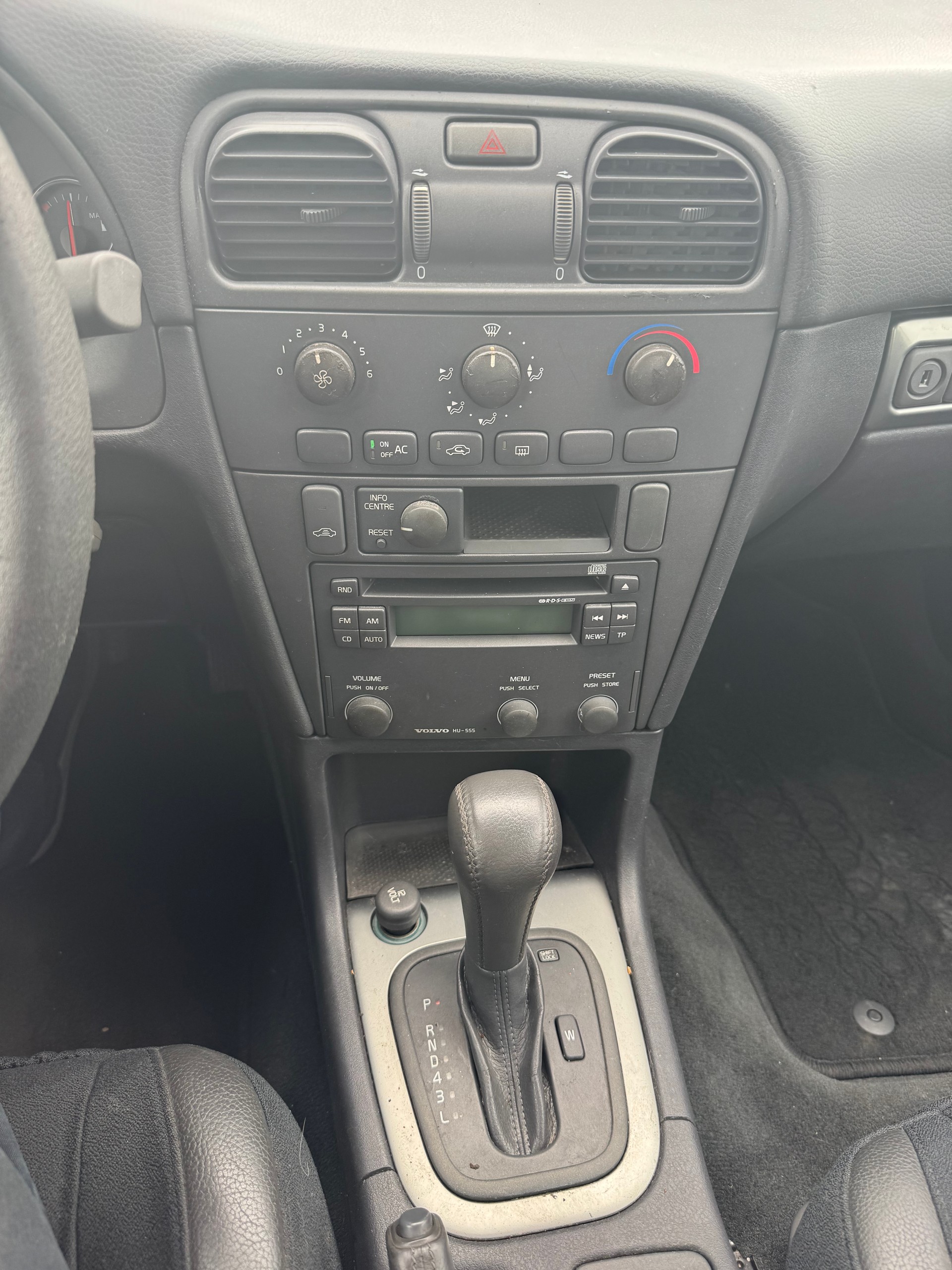 VOLVO S40 1.8-image-11