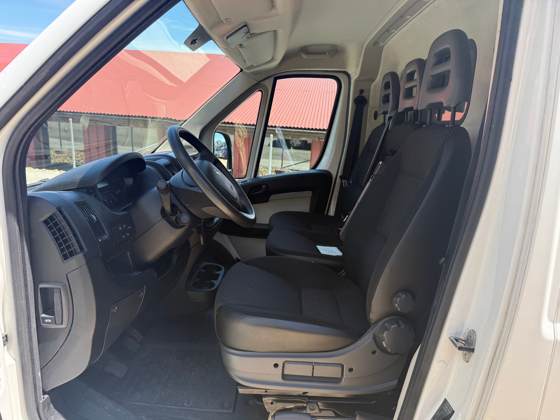 PEUGEOT Boxer 2.0 HDI 333 Active L3H2-image-9