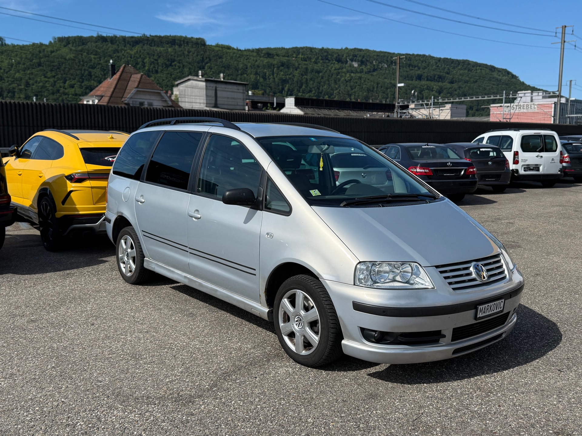 VW Sharan 1.8 T Highline-image-1