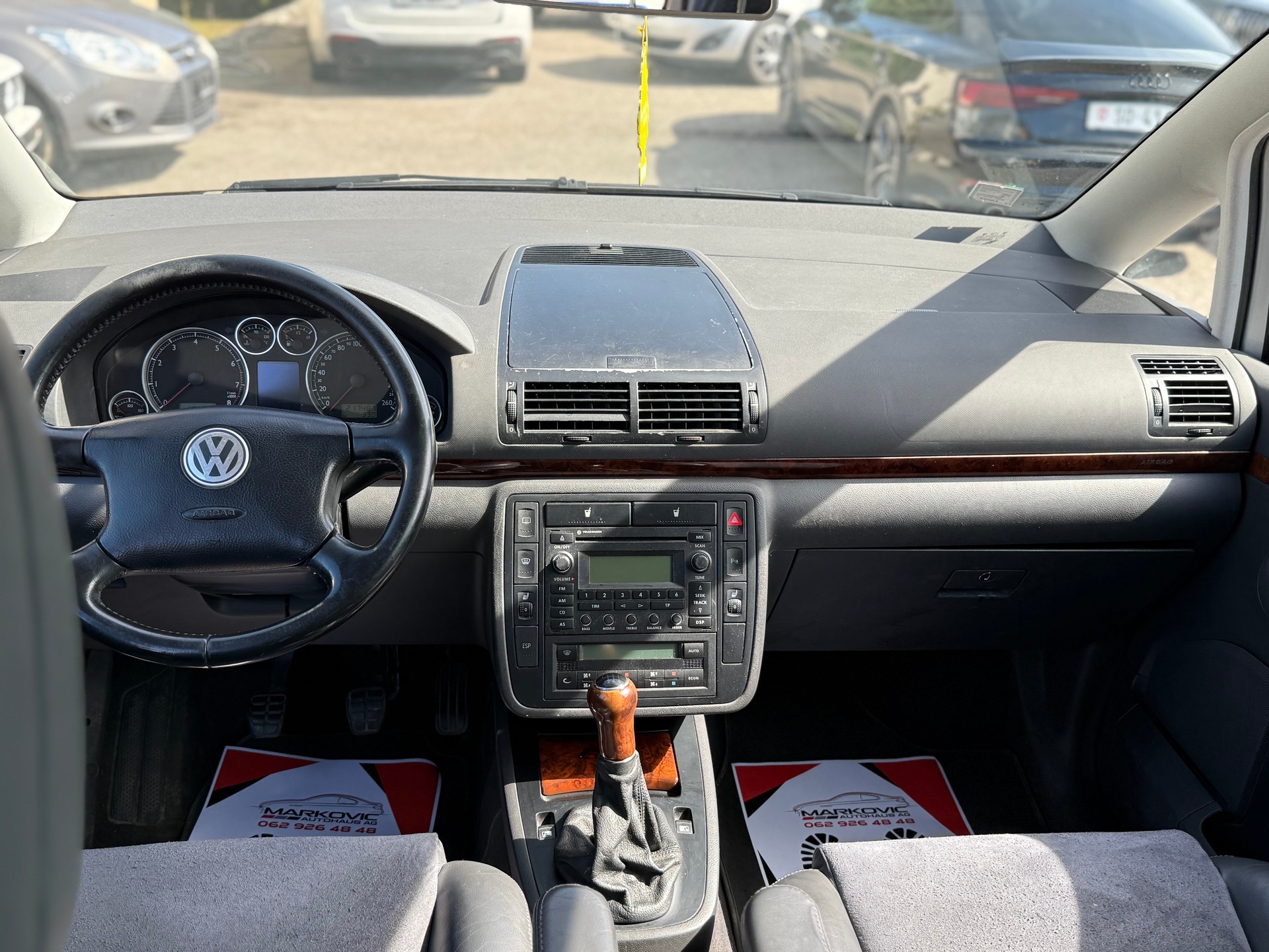 VW Sharan 1.8 T Highline-image-4