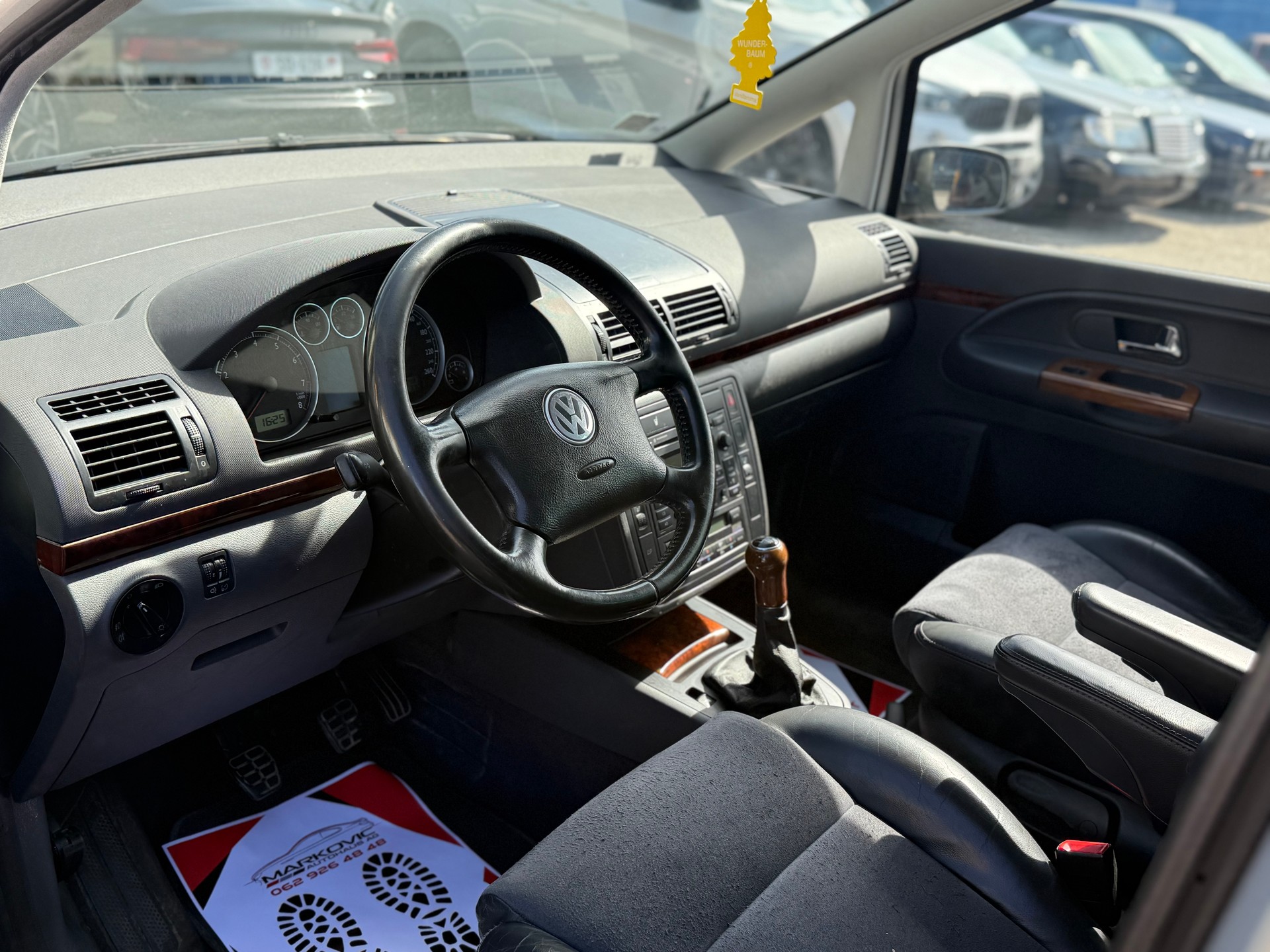 VW Sharan 1.8 T Highline-image-5